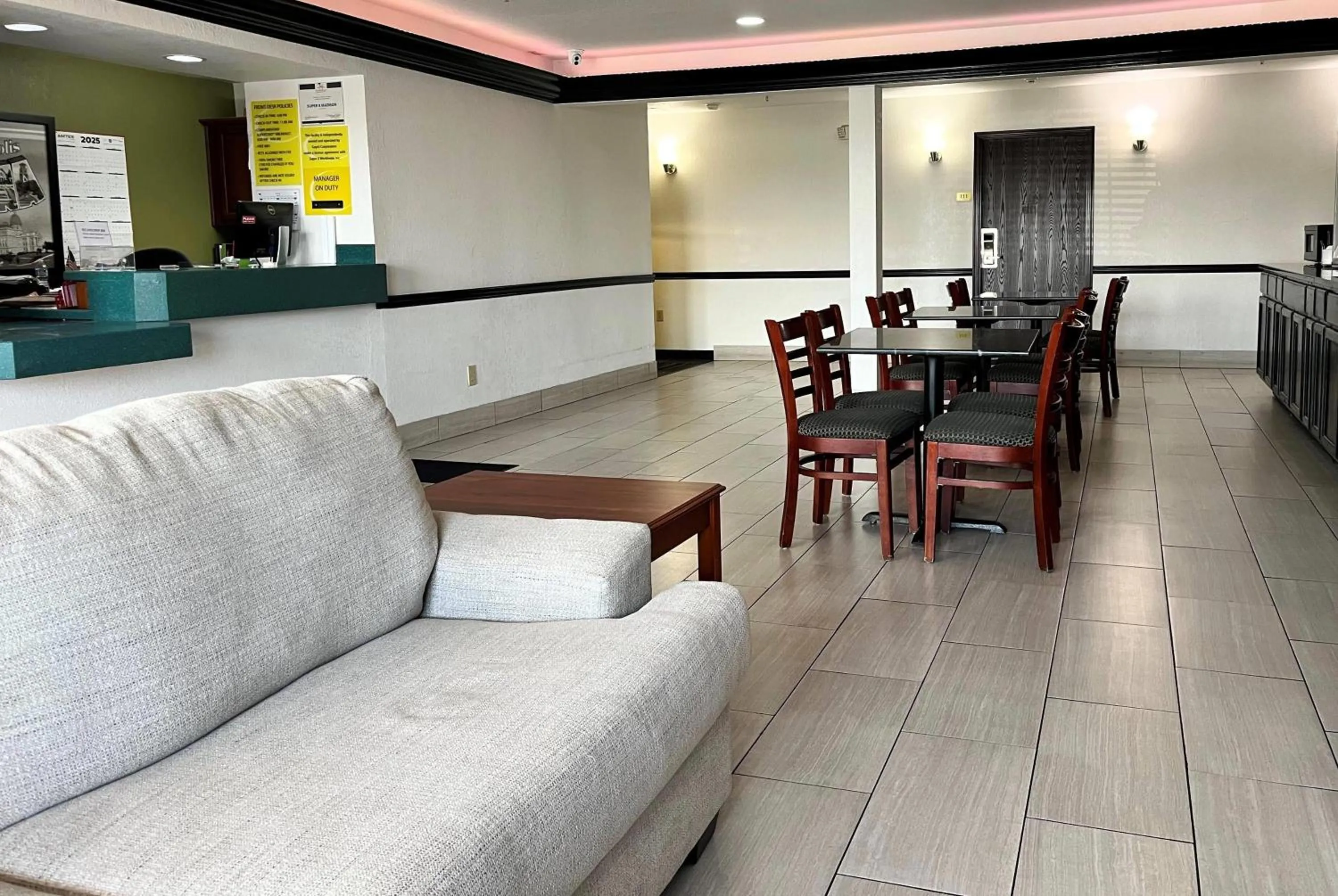 Lobby or reception in Super 8 by Wyndham Madison IN