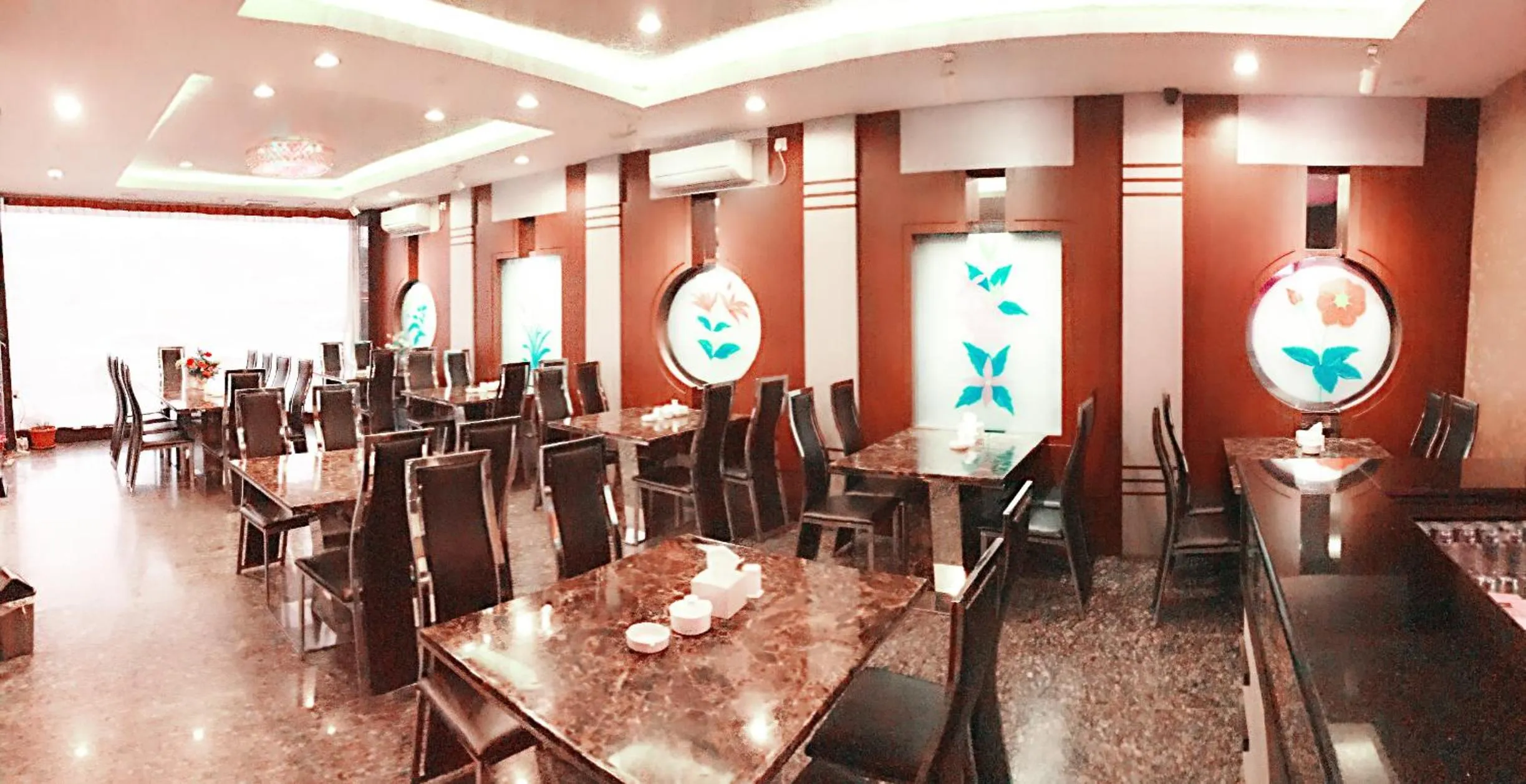 Restaurant/places to eat in De Best Hotel