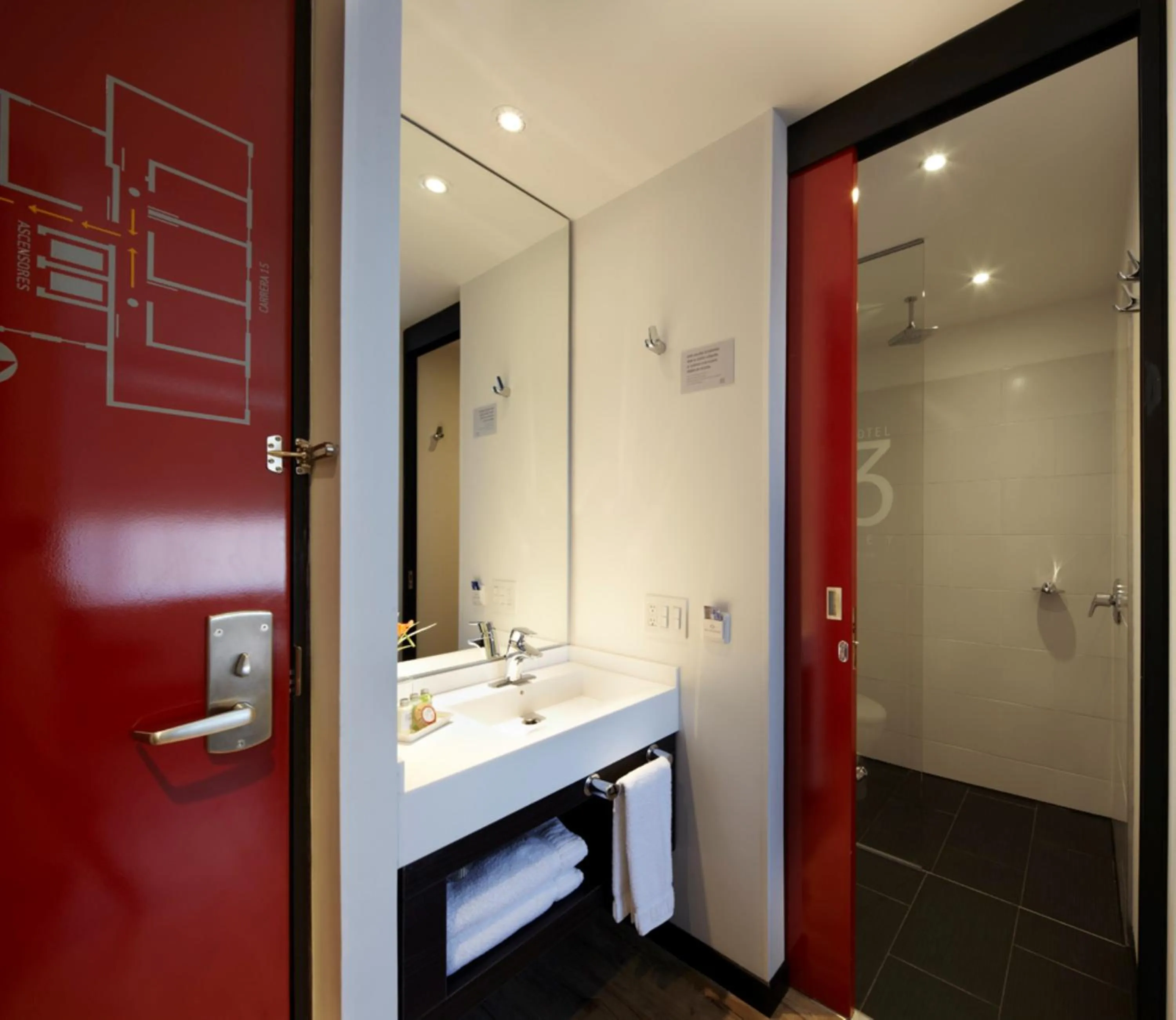 Shower in Hotel B3 Virrey