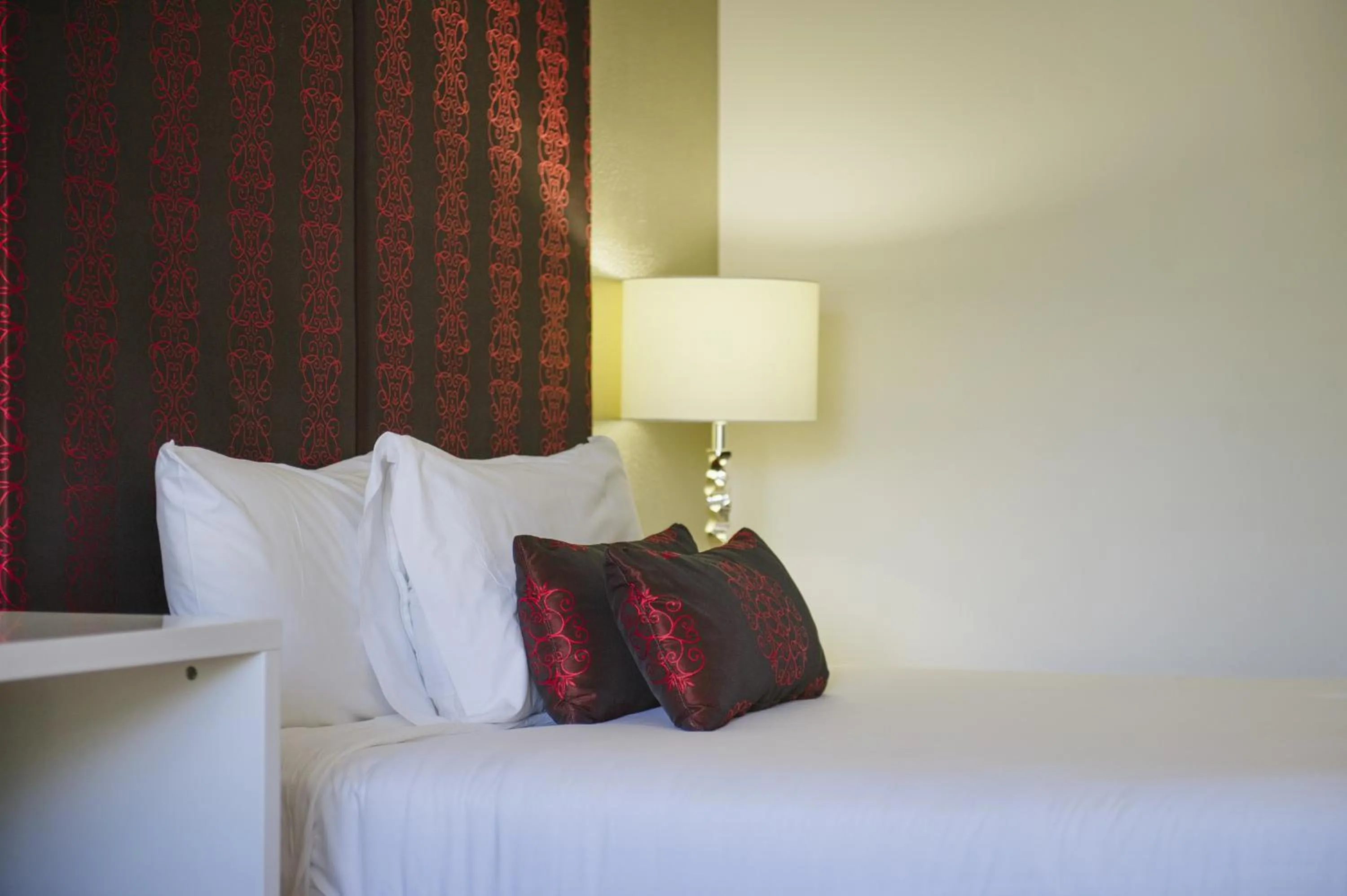 Decorative detail, Bed in City Golf Club Motel