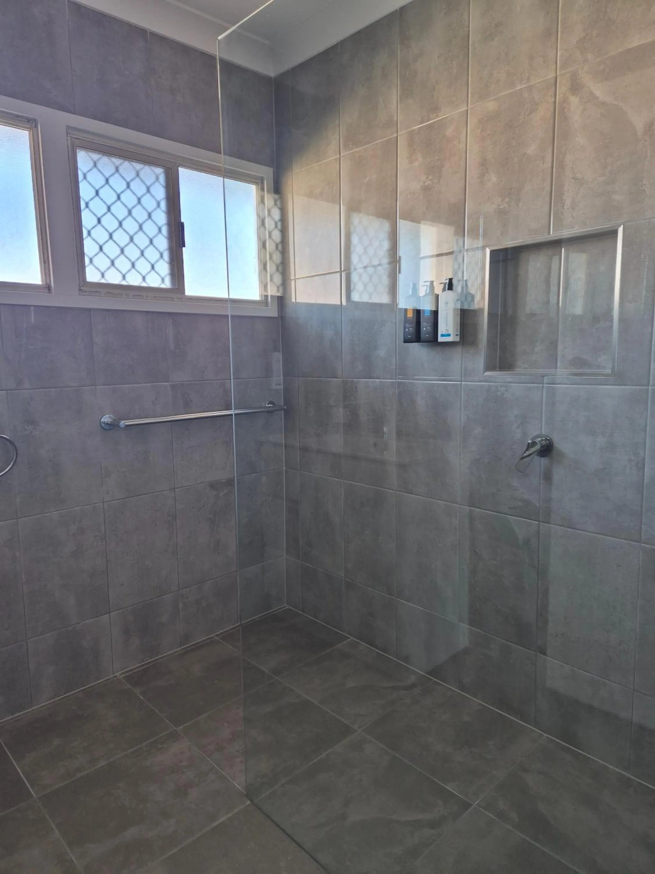 Shower in City Golf Club Motel