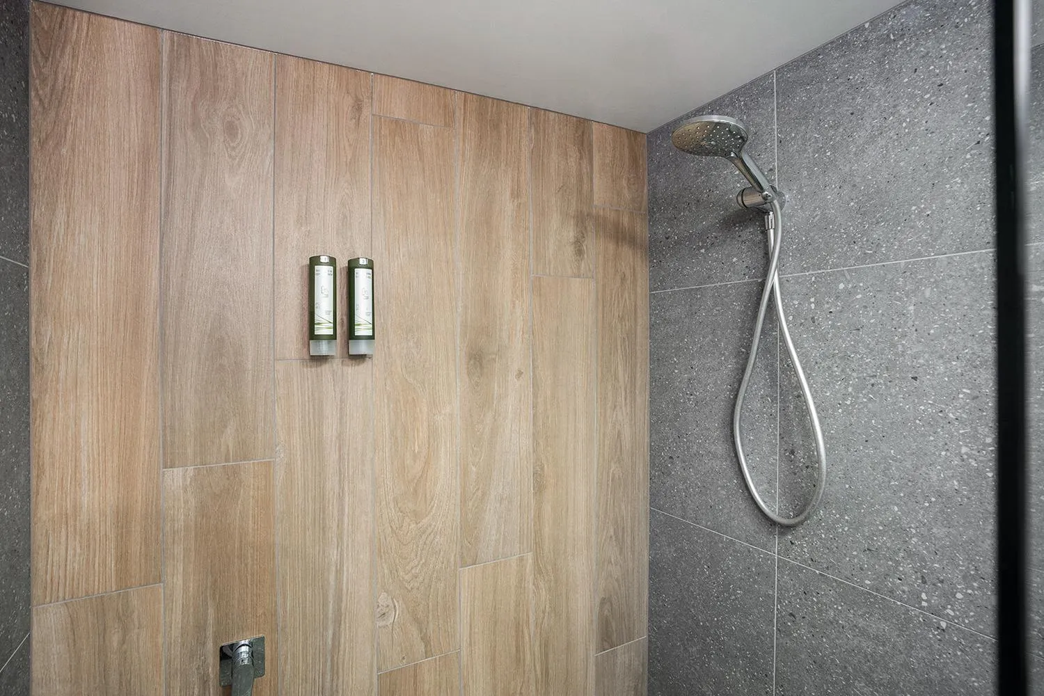 Shower in City Golf Club Motel