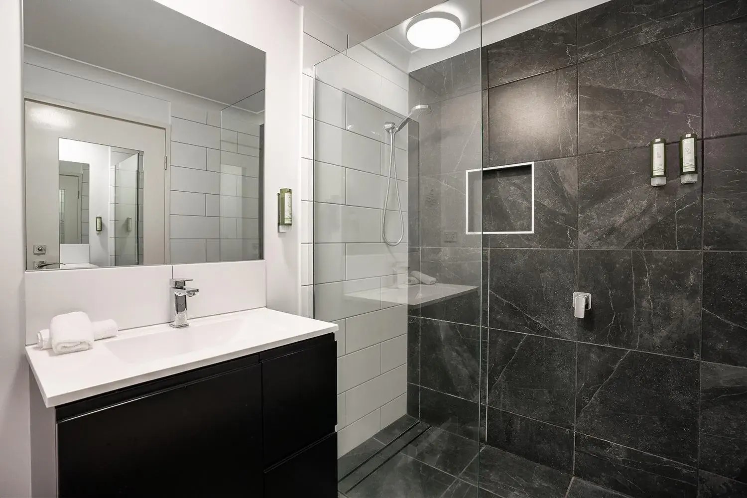 Deluxe King Room in City Golf Club Motel Deluxe King Room in City Golf Club Motel