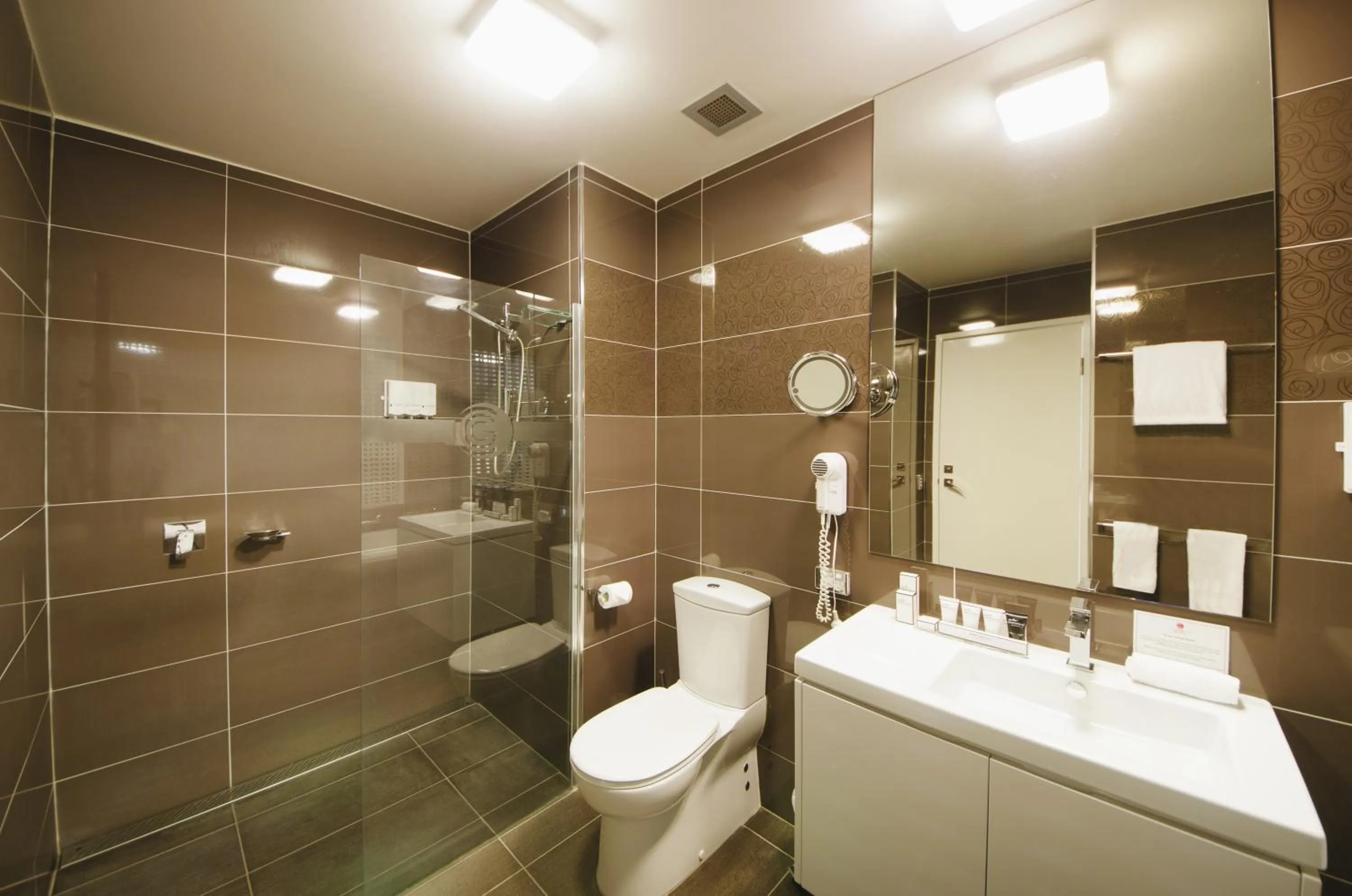 Toilet in City Golf Club Motel