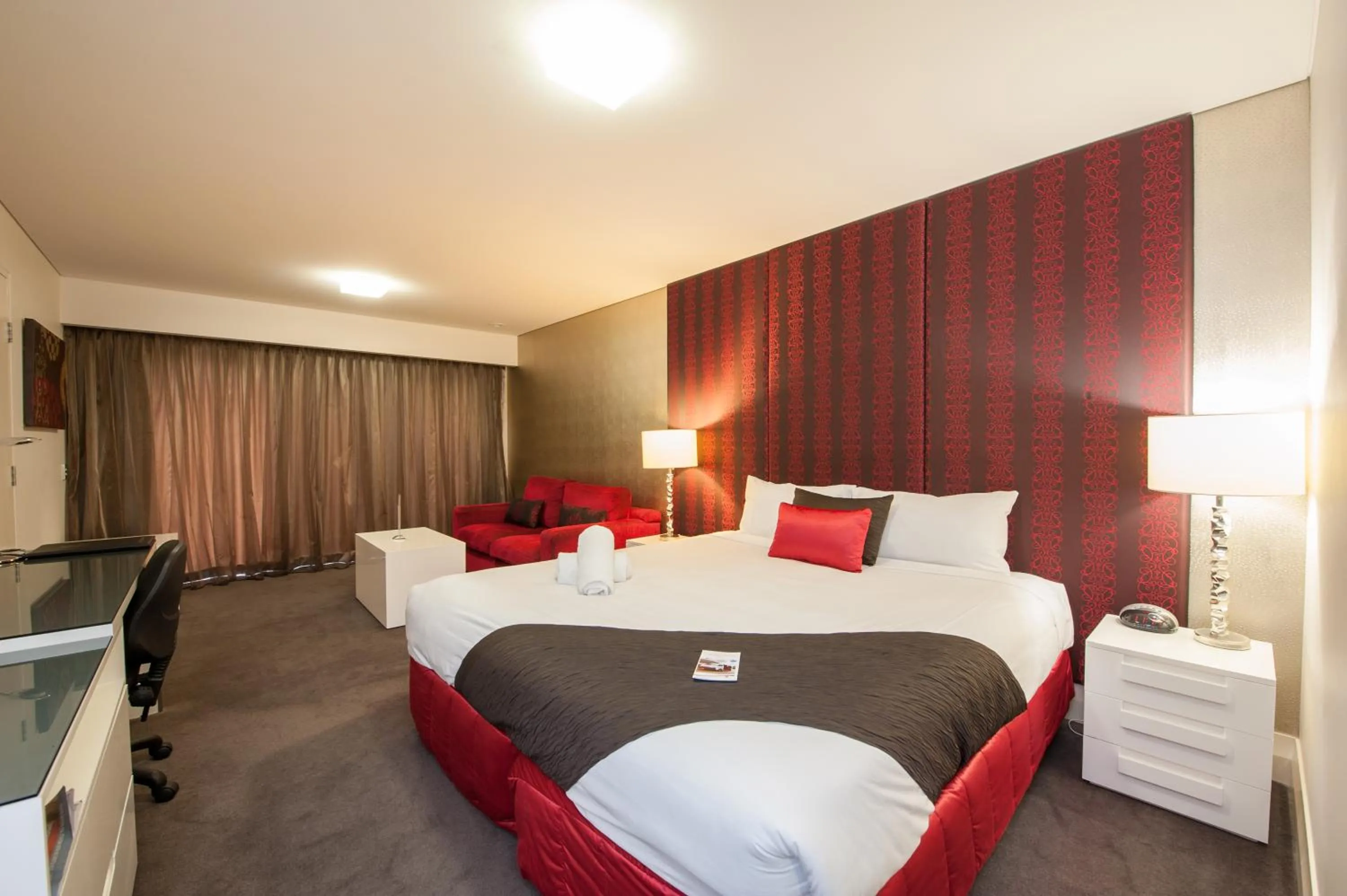 Photo of the whole room, Bed in City Golf Club Motel