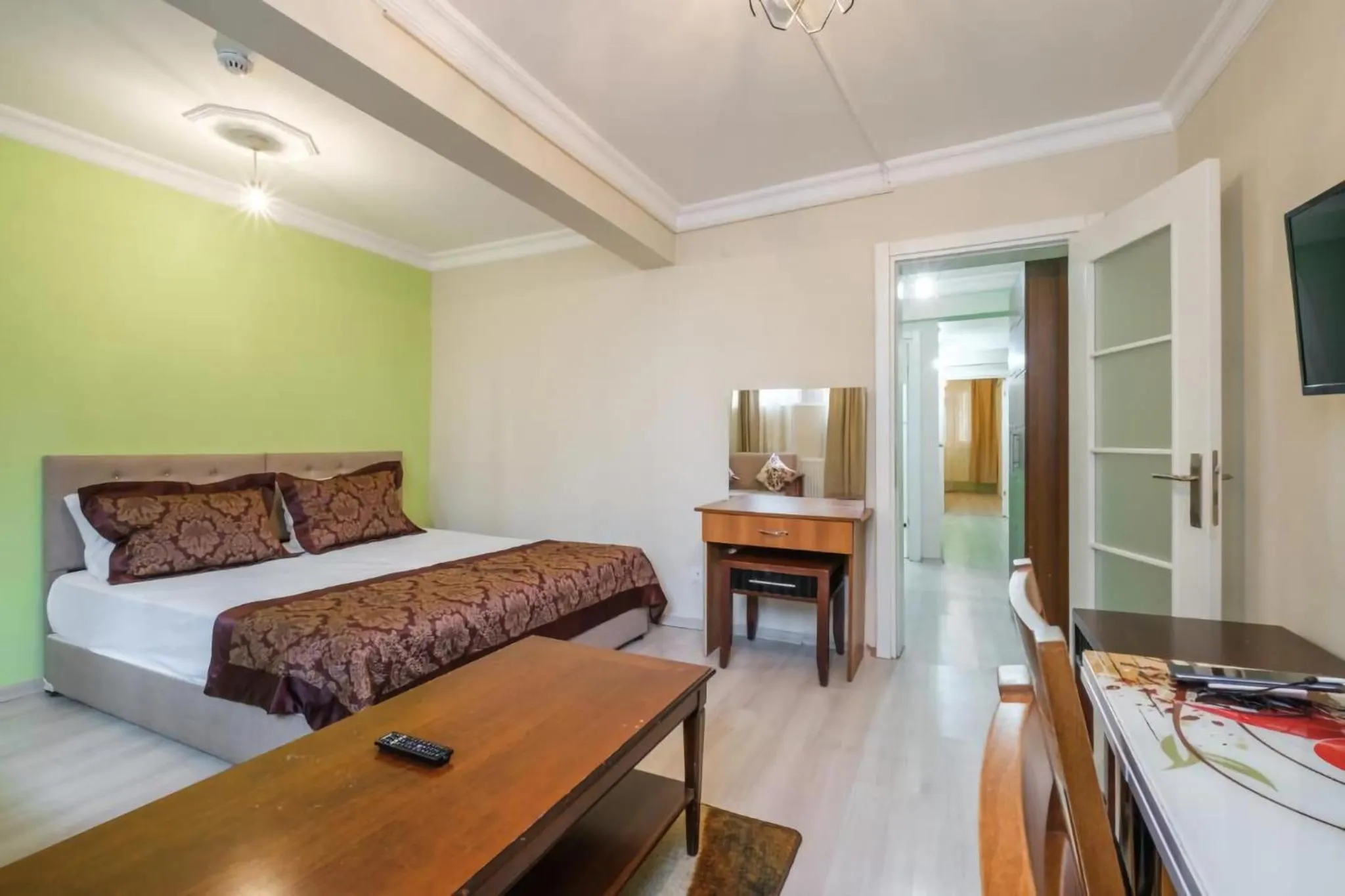 Communal lounge/ TV room, Bed in HagiaSophia Donat Suites