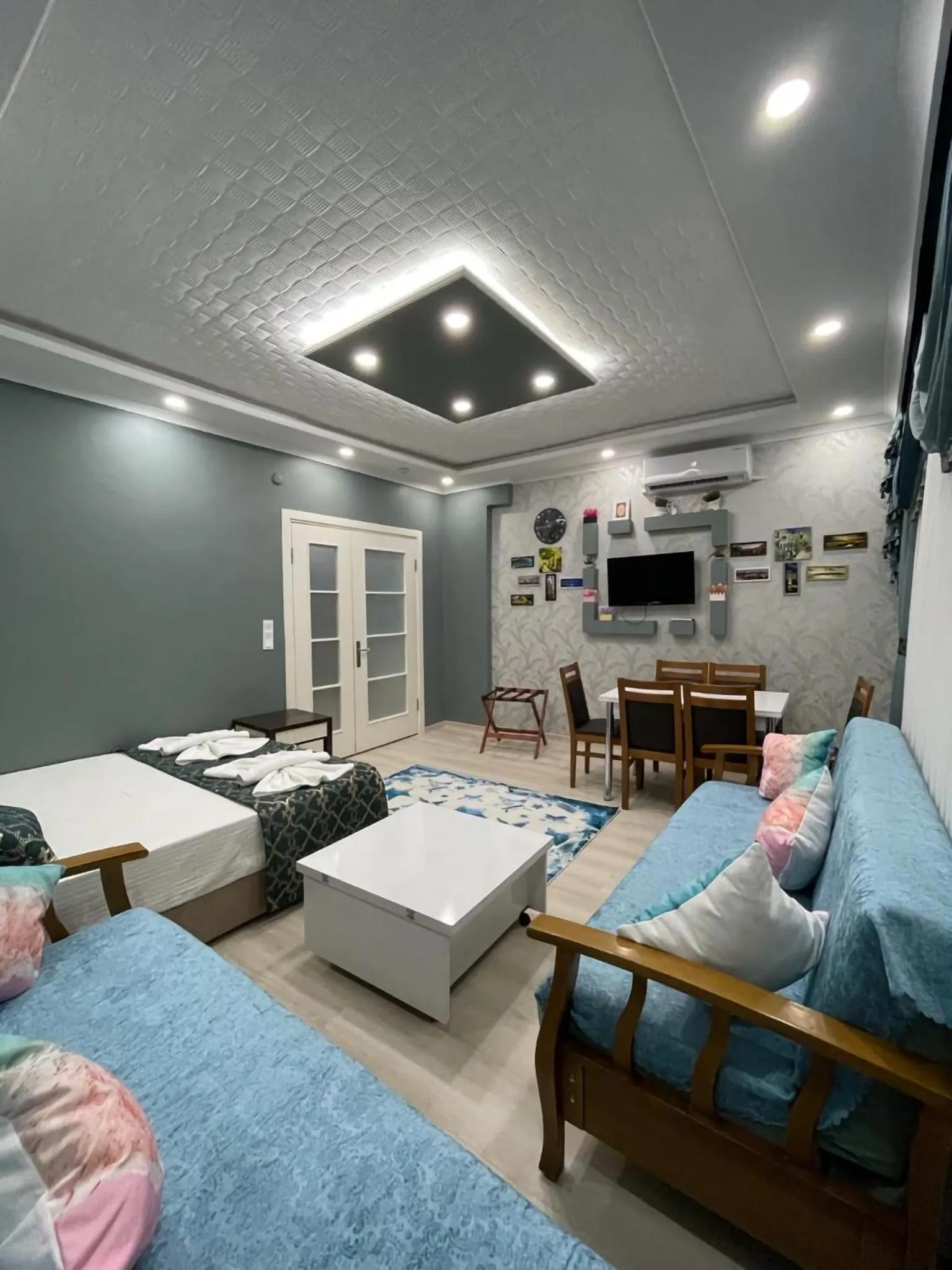 Communal lounge/ TV room, Bed in HagiaSophia Donat Suites