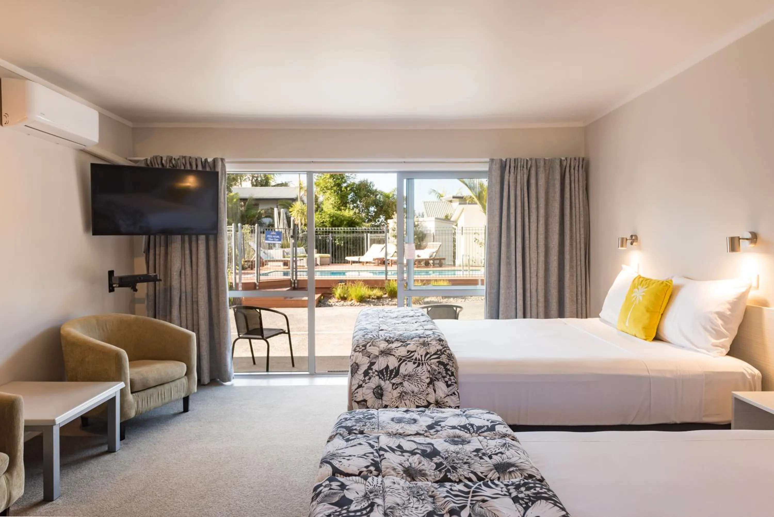 TV and multimedia, Bed in Averill Court Motel