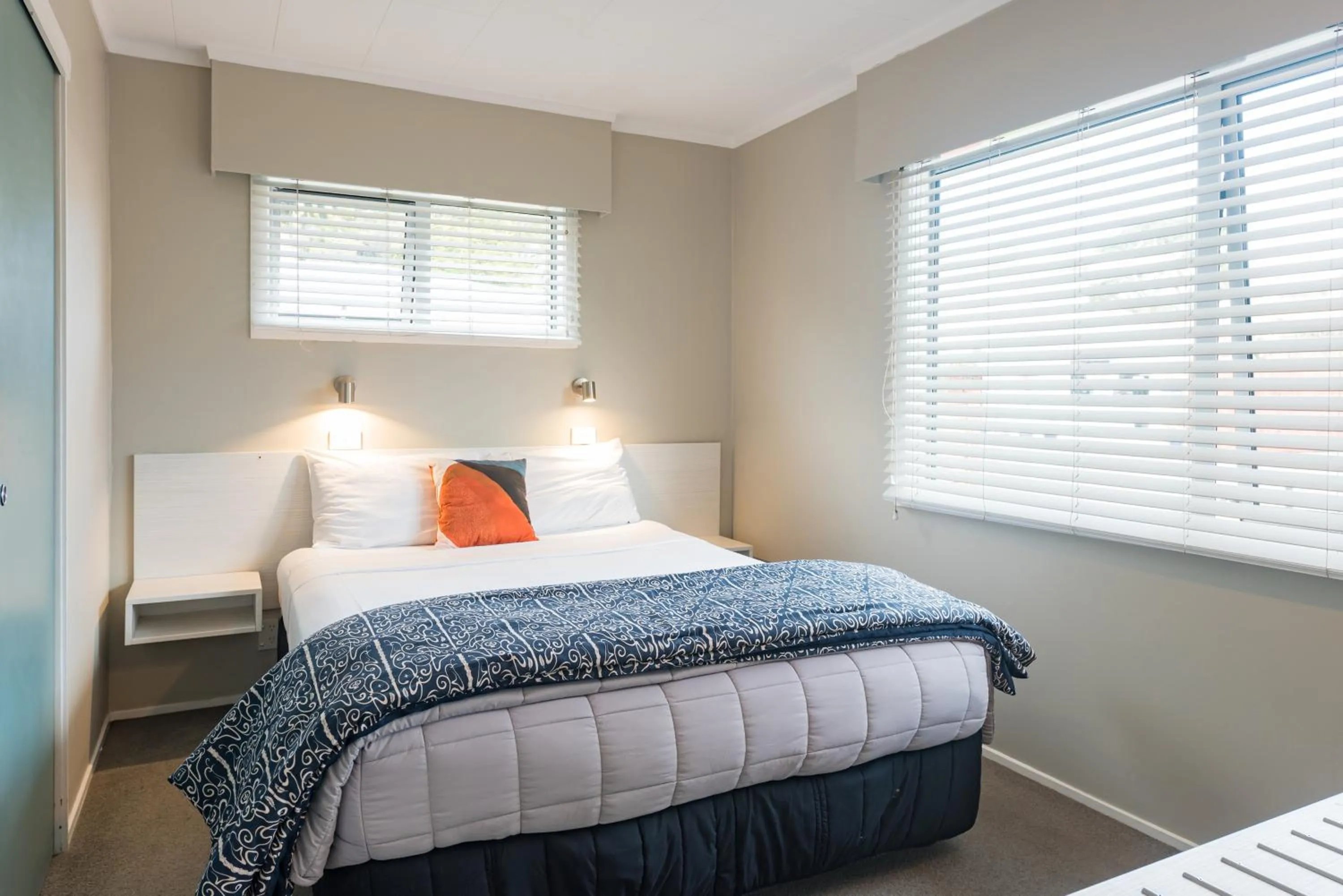 Bed in Averill Court Motel