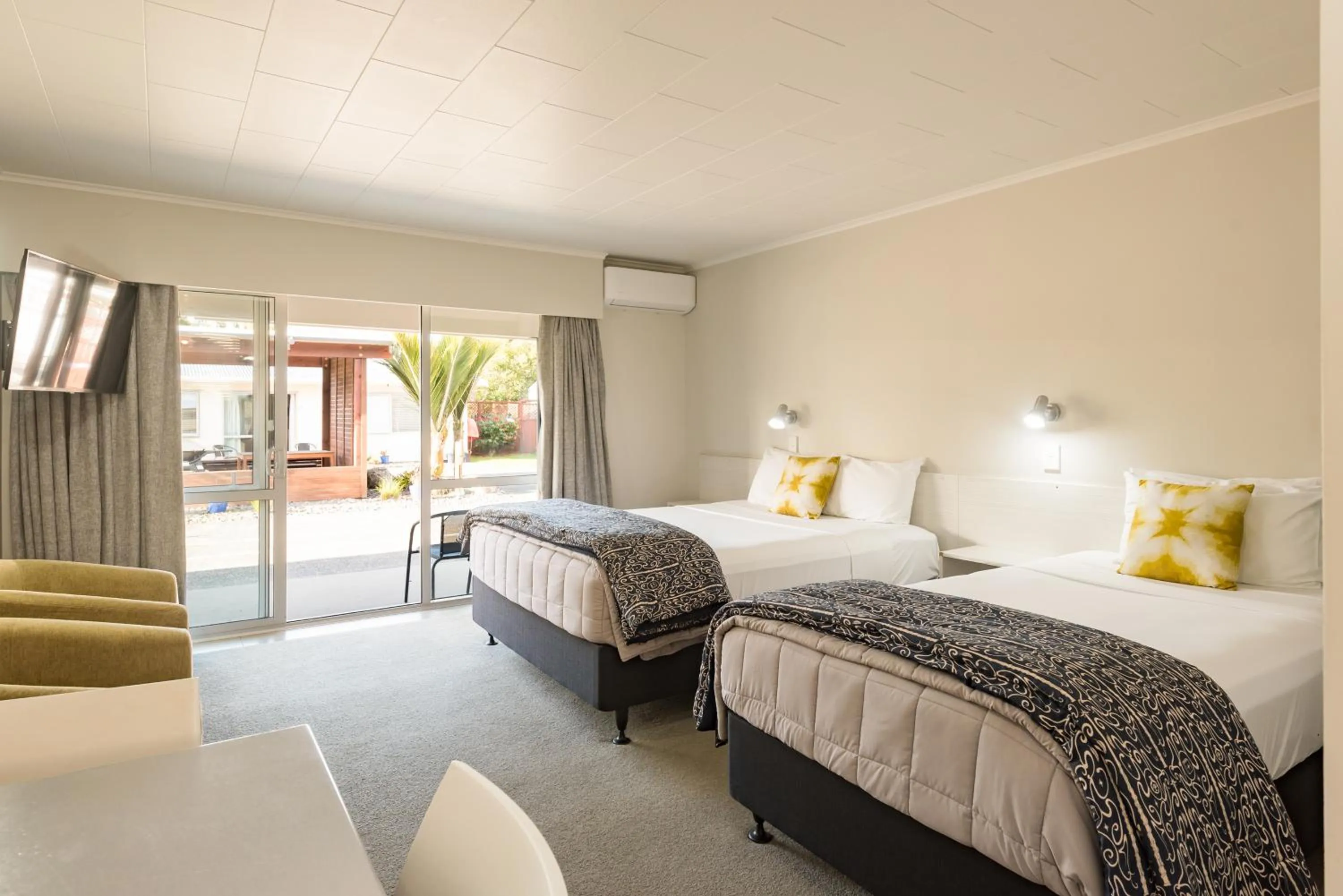 Bed in Averill Court Motel