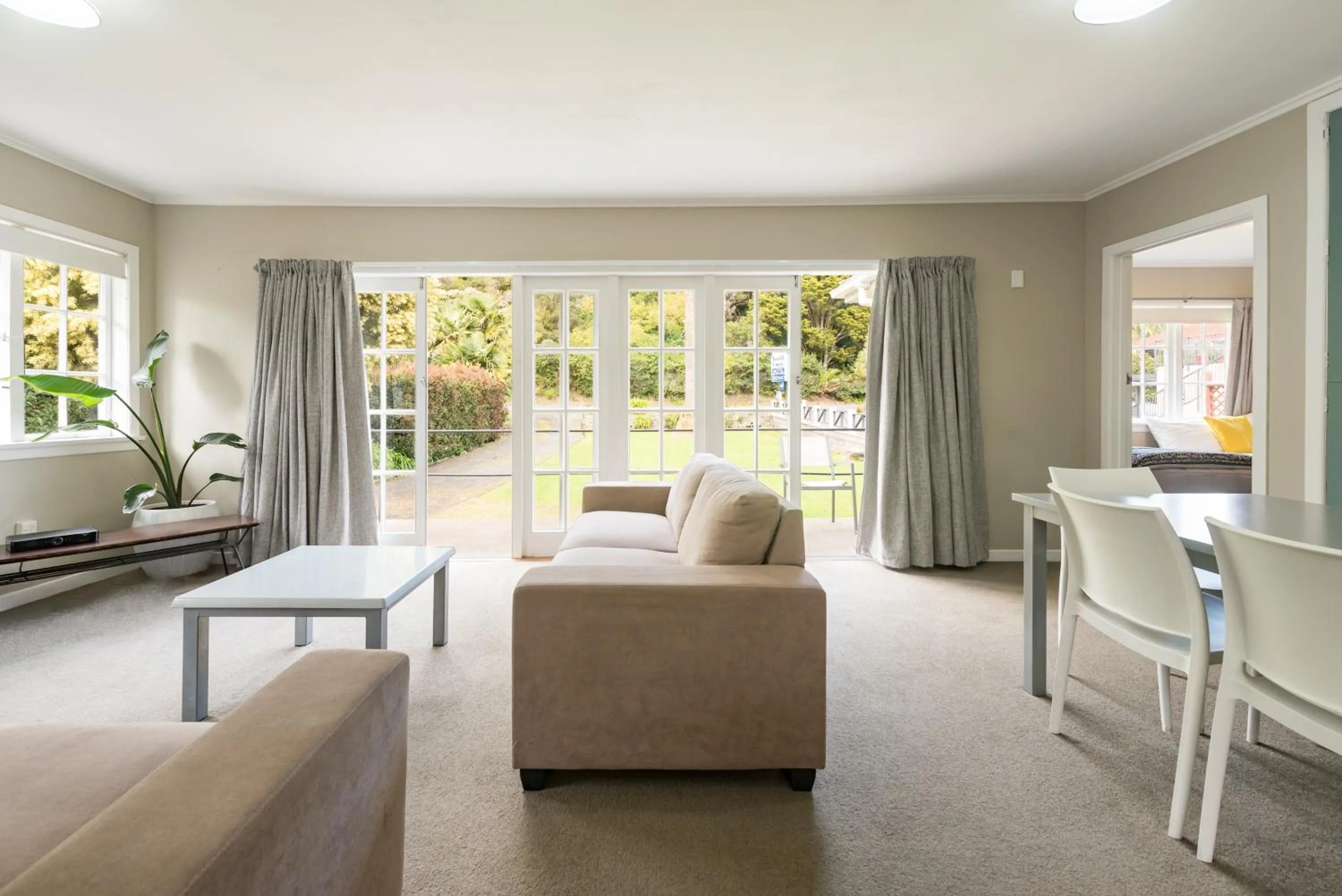 Living room in Averill Court Motel