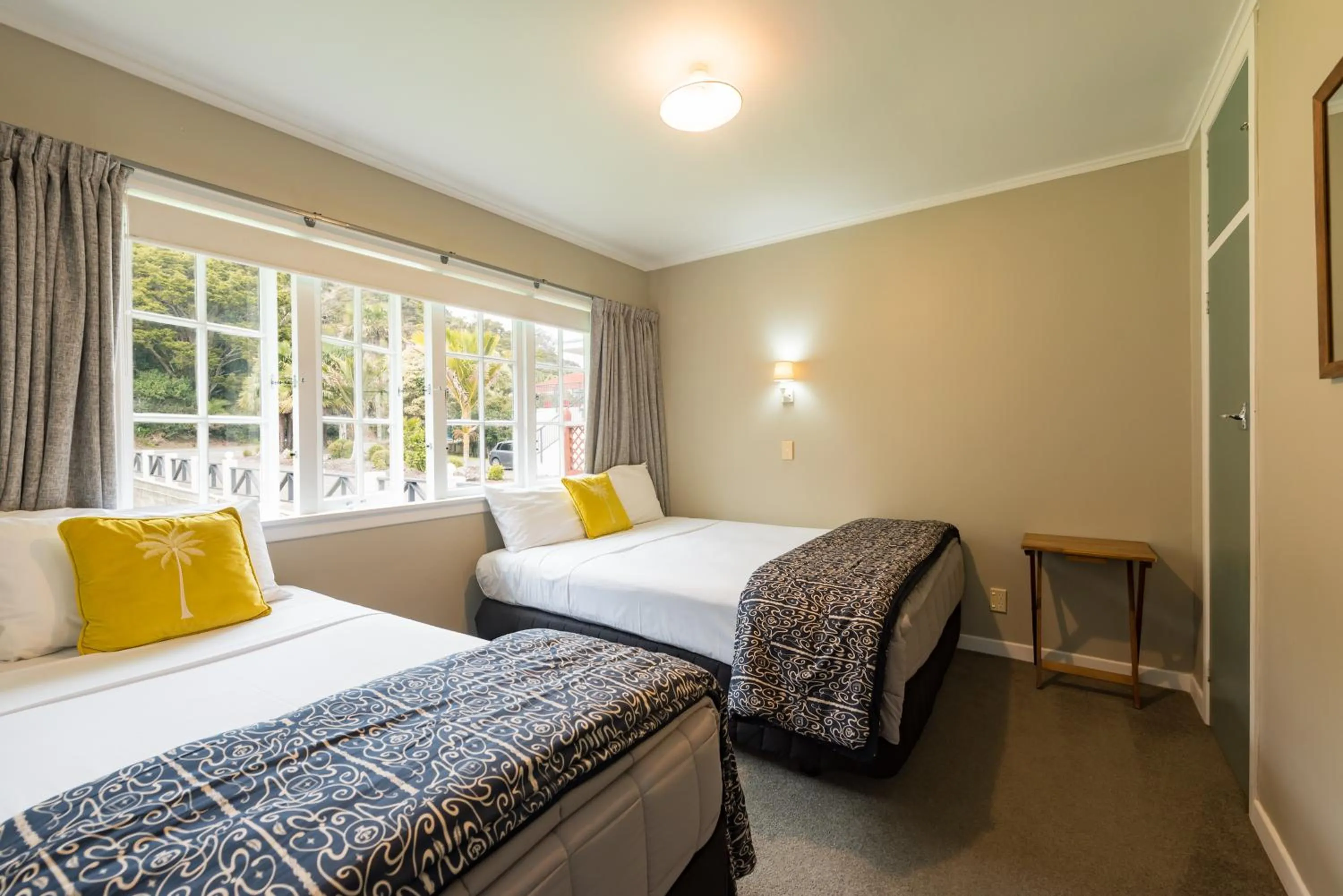 Bedroom, Bed in Averill Court Motel