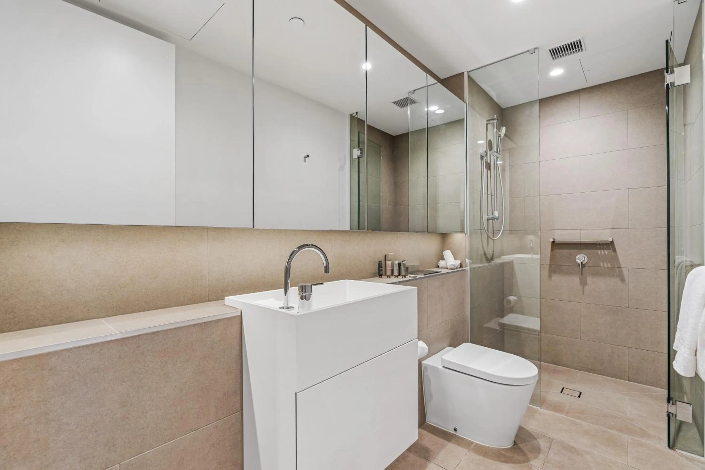 Shower in CLLIX Australia 108 Apartments