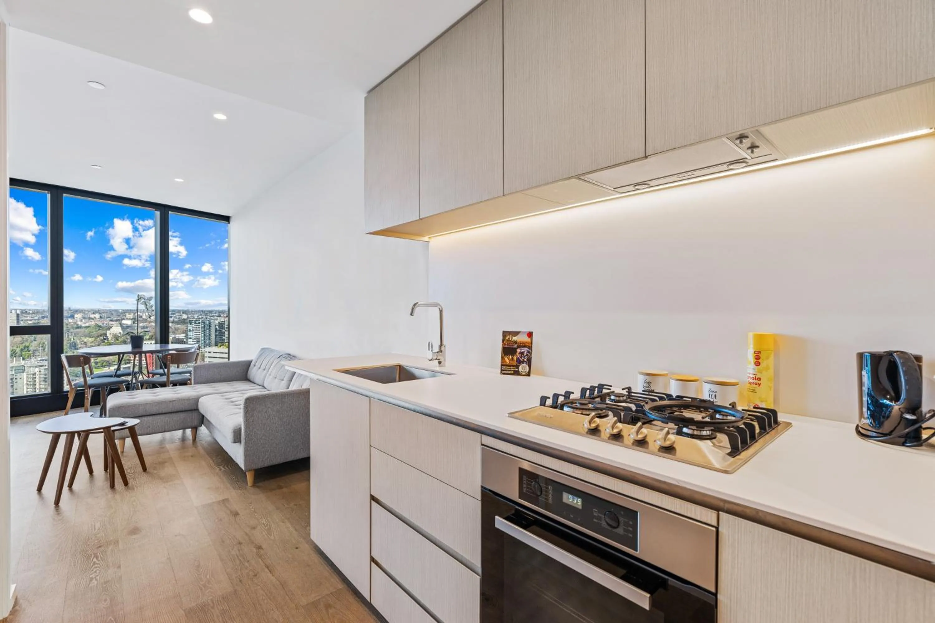 Kitchen or kitchenette in CLLIX Australia 108 Apartments