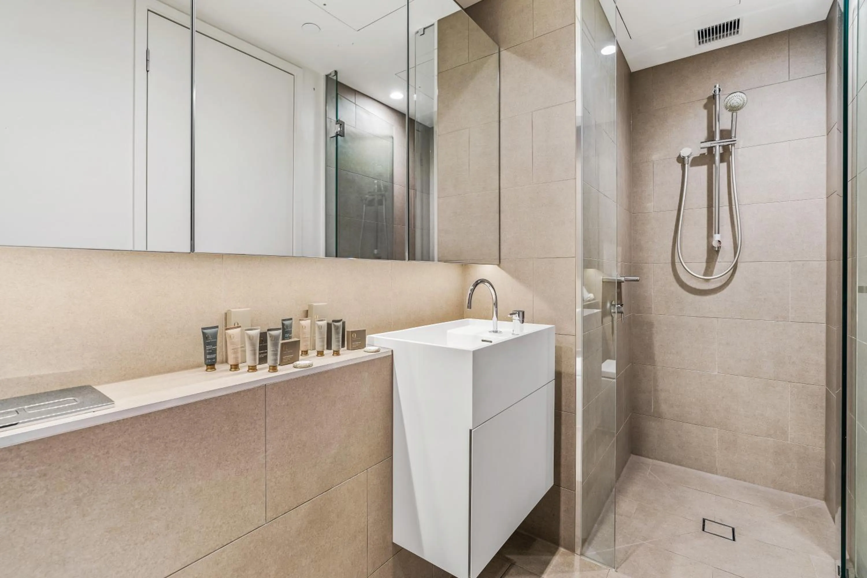 Shower in CLLIX Australia 108 Apartments