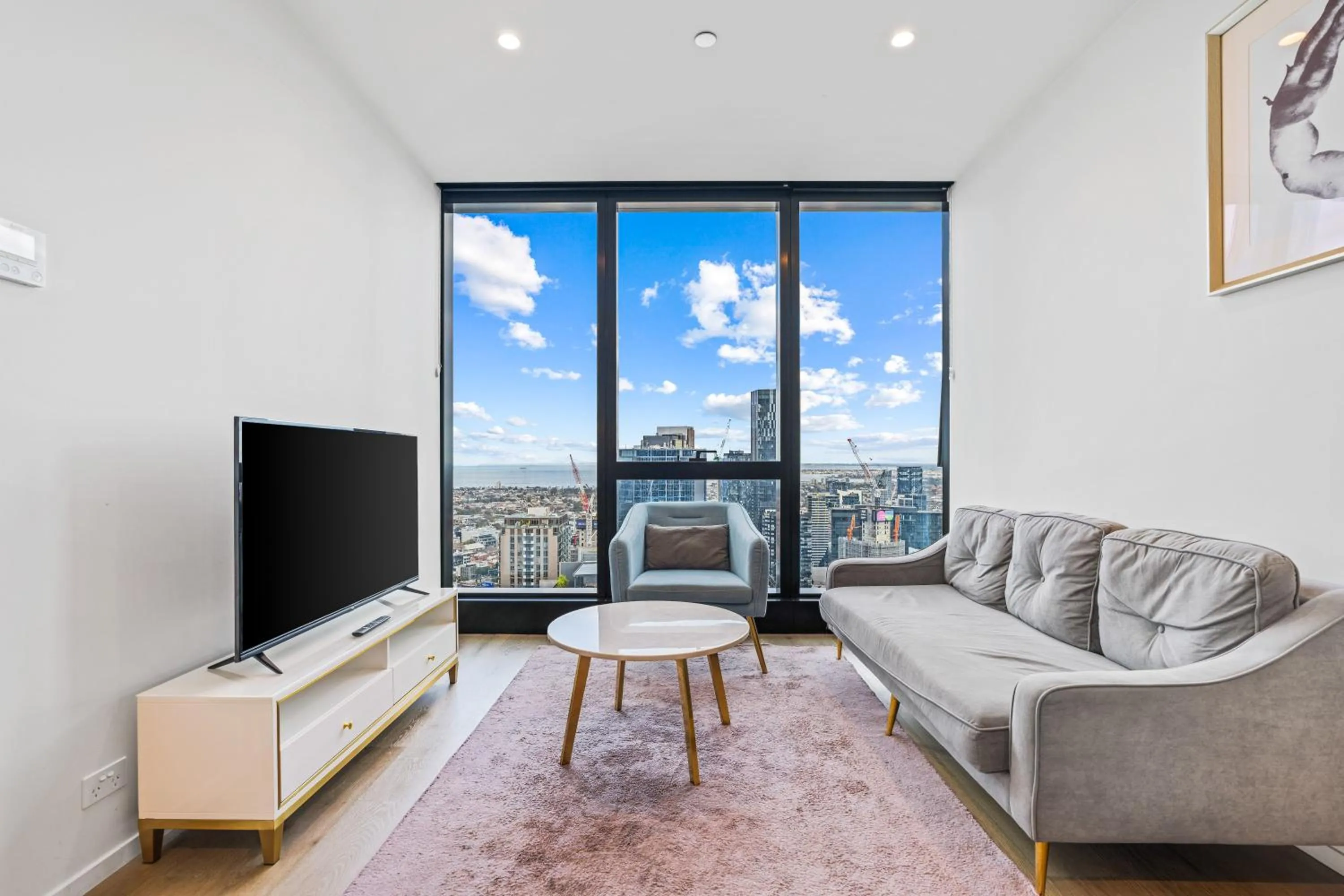 TV and multimedia in CLLIX Australia 108 Apartments