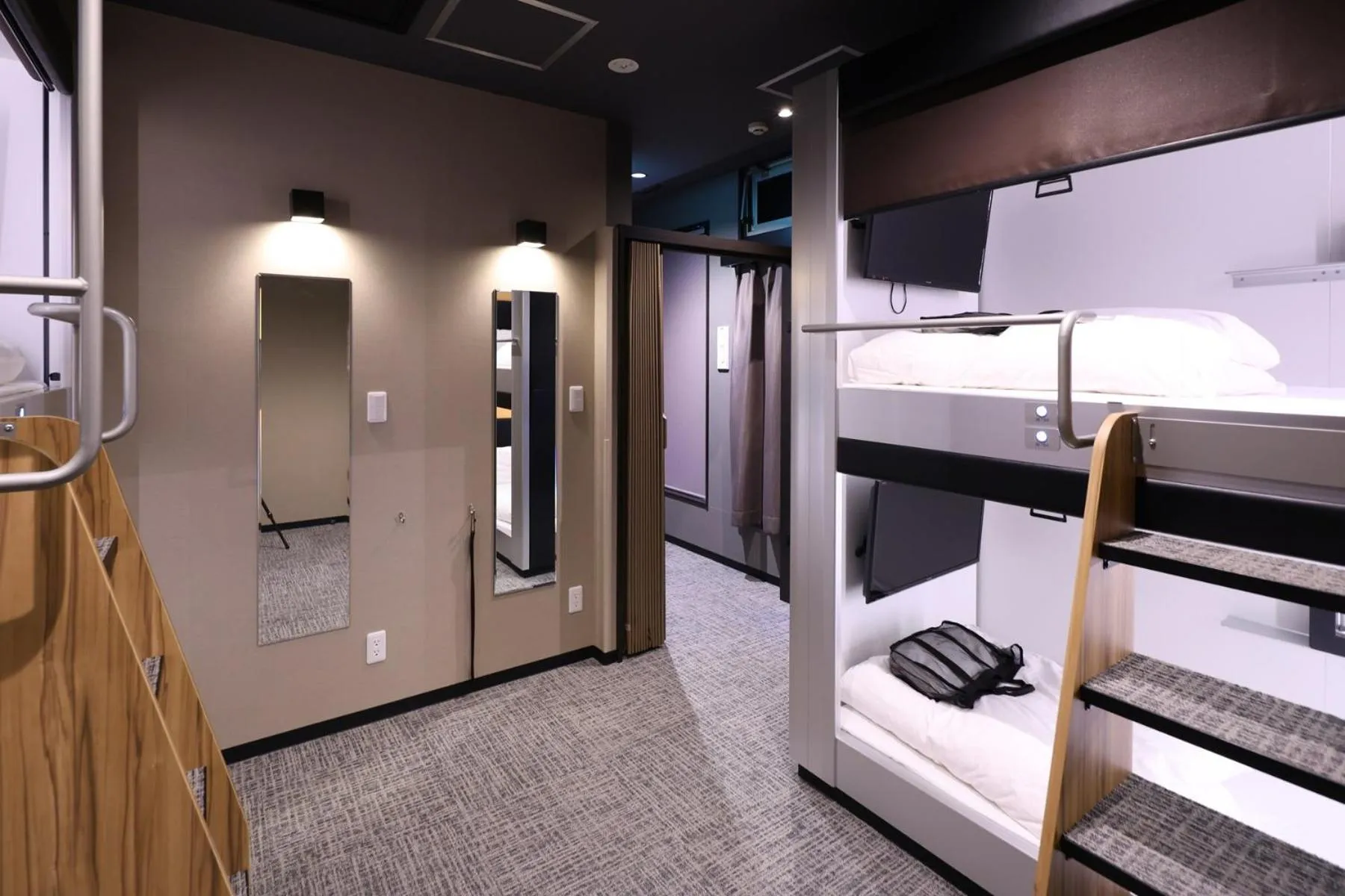 Photo of the whole room in global cabin Yokohama Chinatown