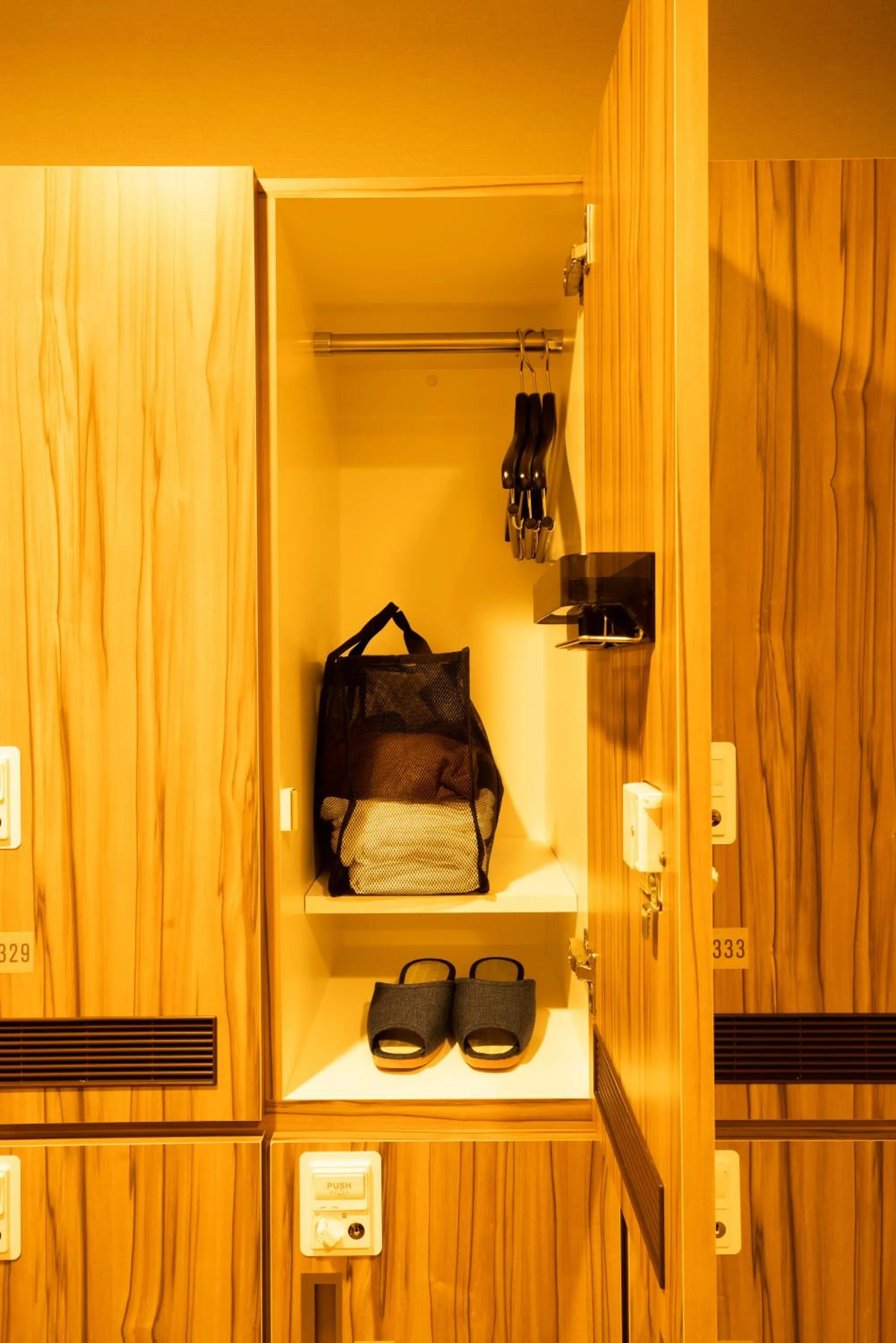 Area and facilities in global cabin Yokohama Chinatown