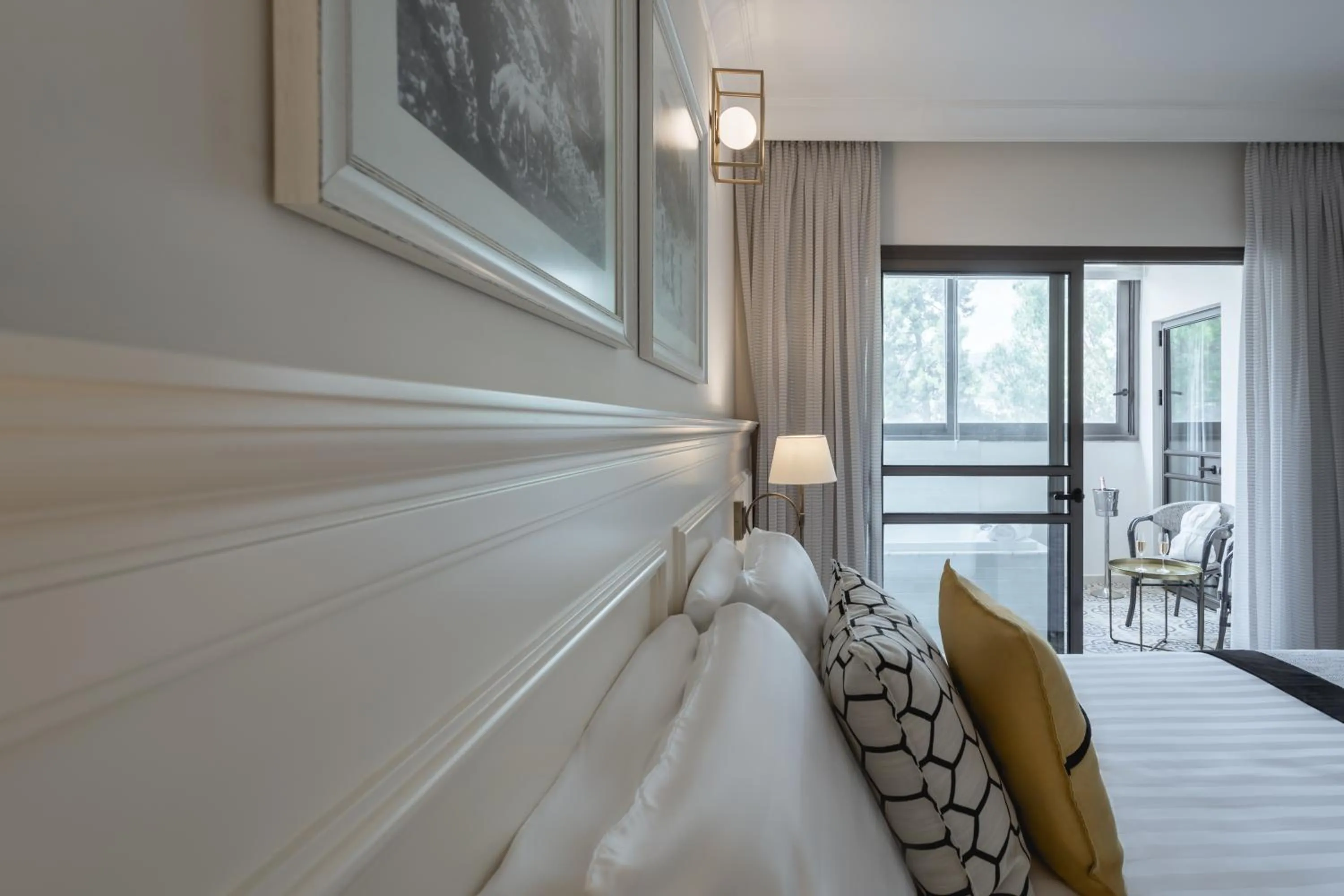 Photo of the whole room, Bed in Edmond Luxury Hotel & Spa