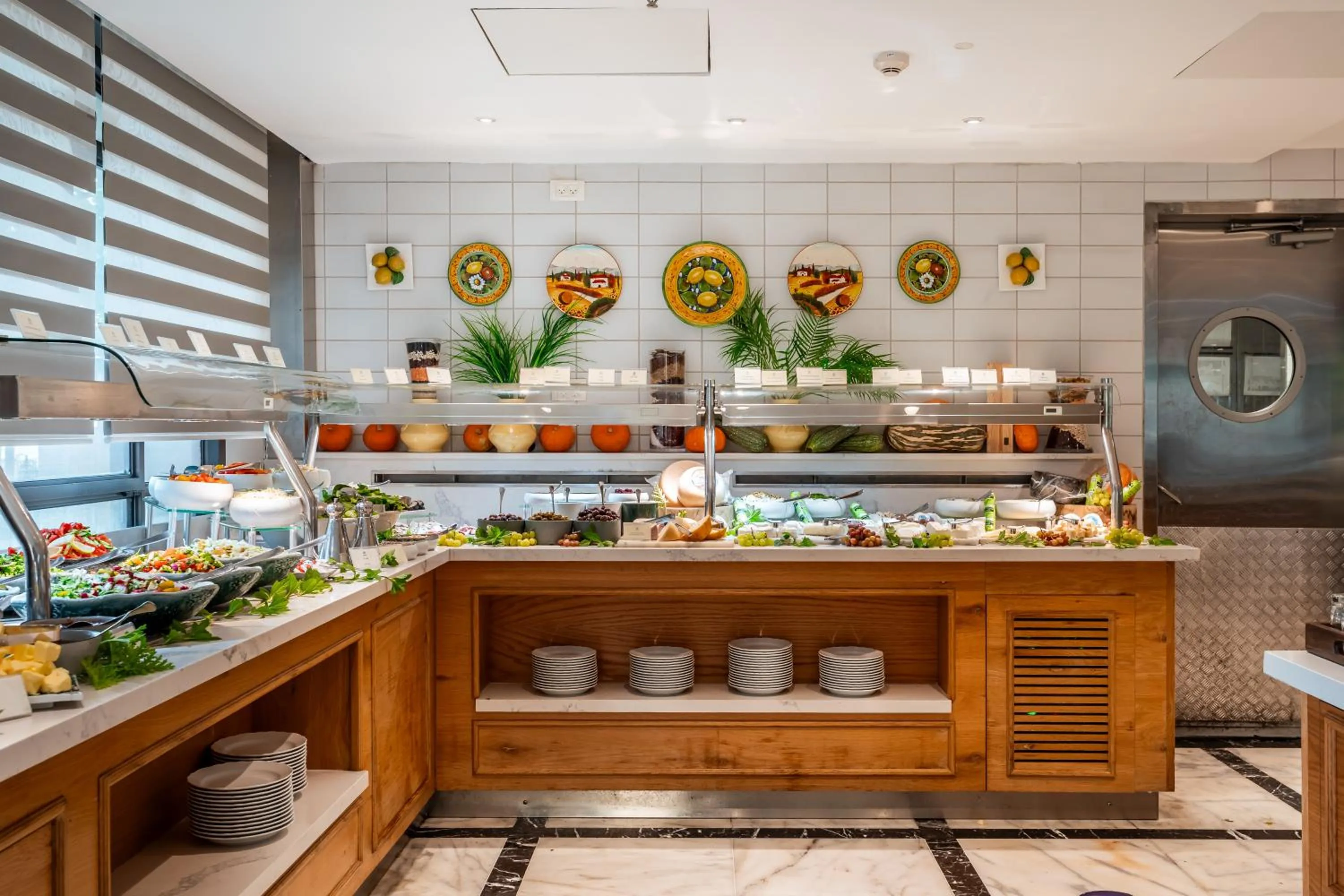 Food and drinks in Edmond Luxury Hotel & Spa