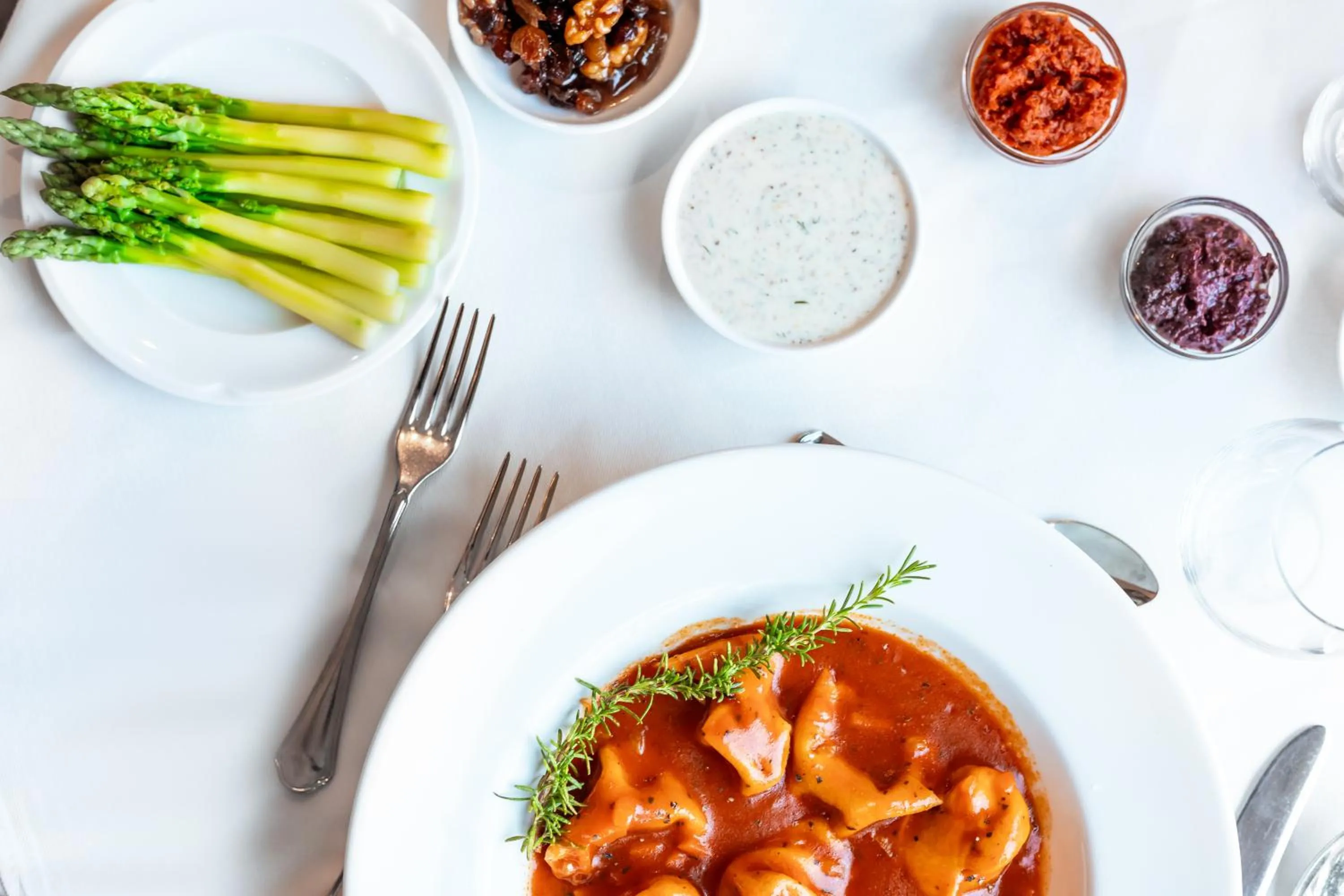 Food and drinks in Edmond Luxury Hotel & Spa