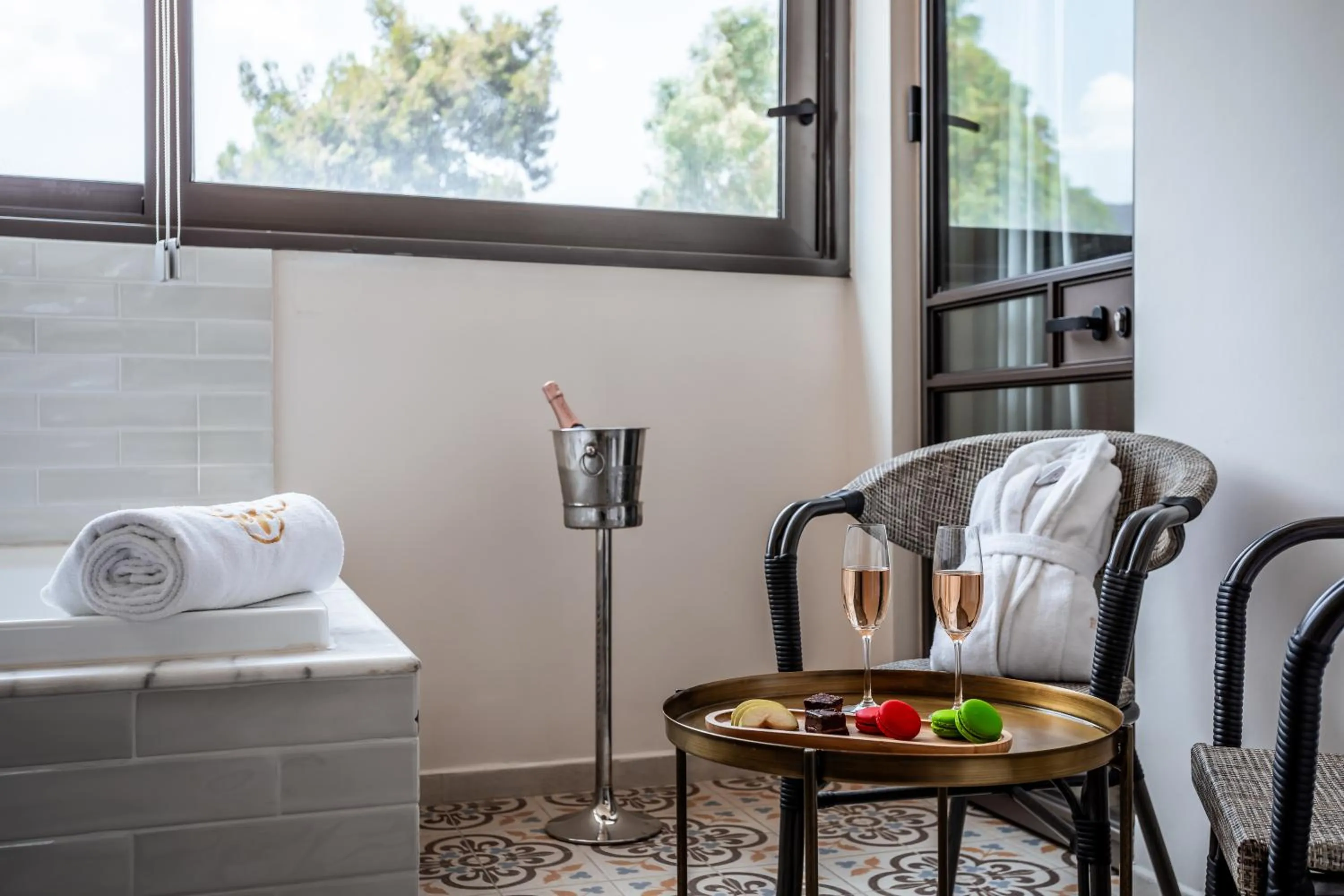 Coffee/tea facilities in Edmond Luxury Hotel & Spa