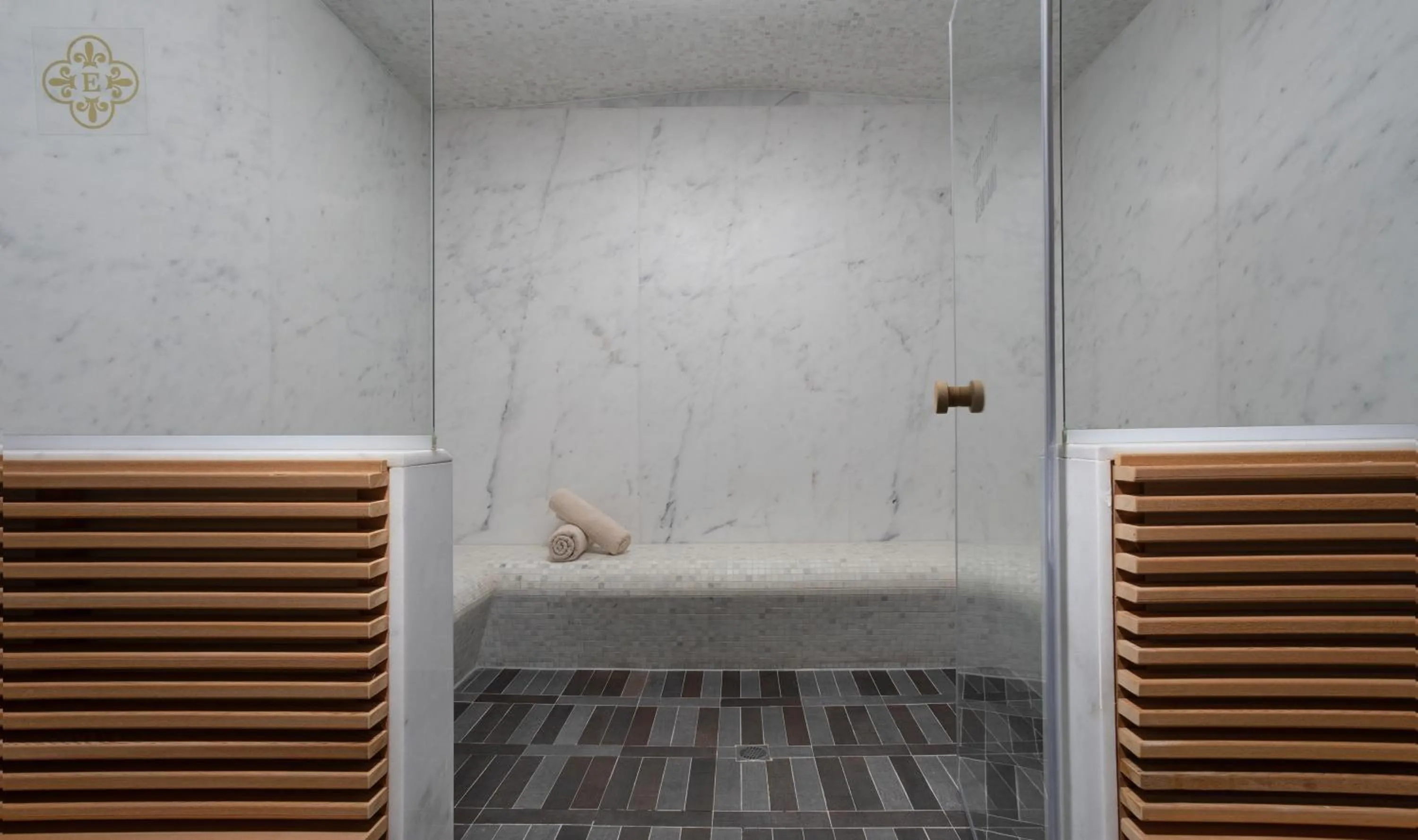 Sauna, Bed in Edmond Luxury Hotel & Spa