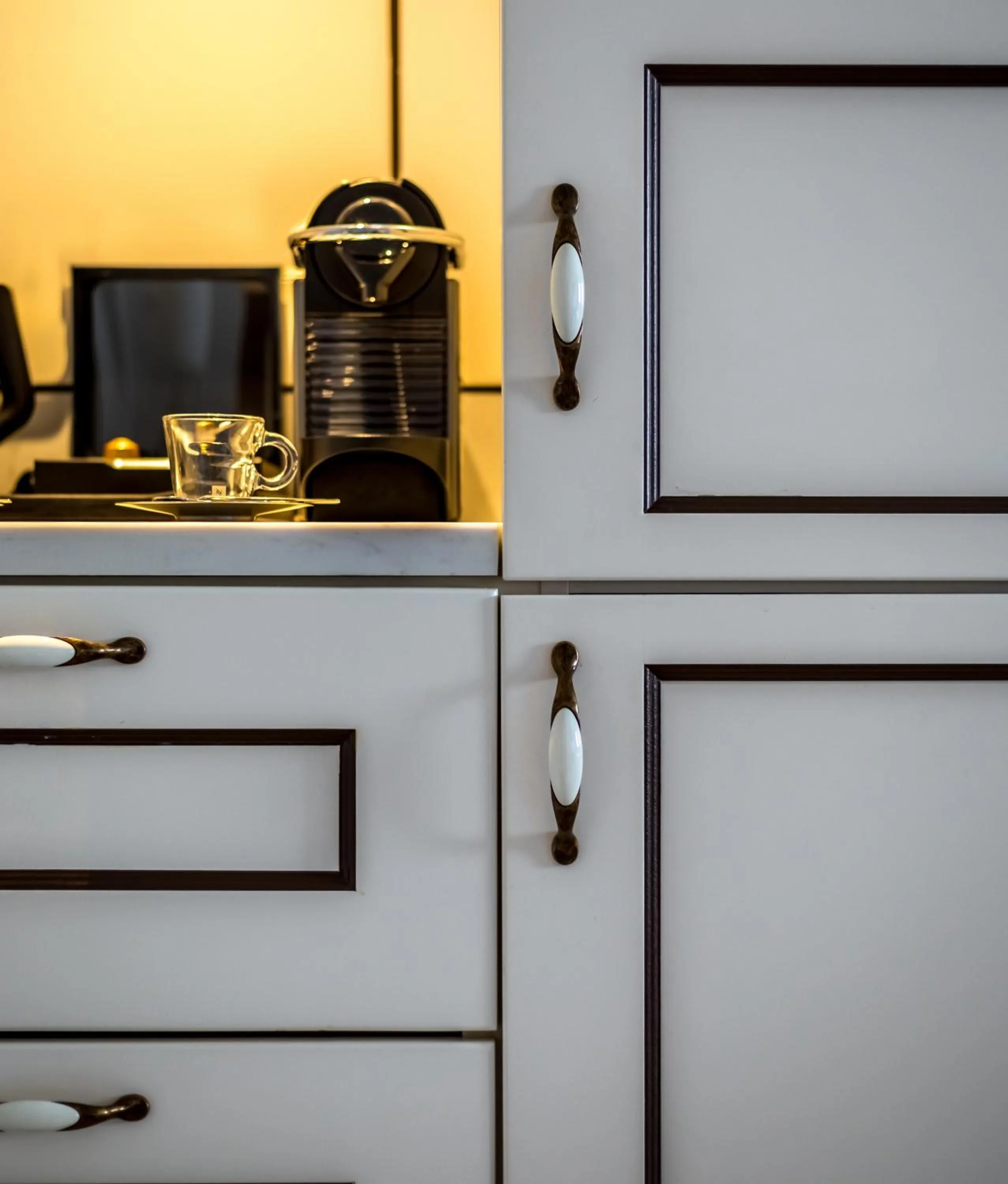 Kitchen or kitchenette in Edmond Luxury Hotel & Spa