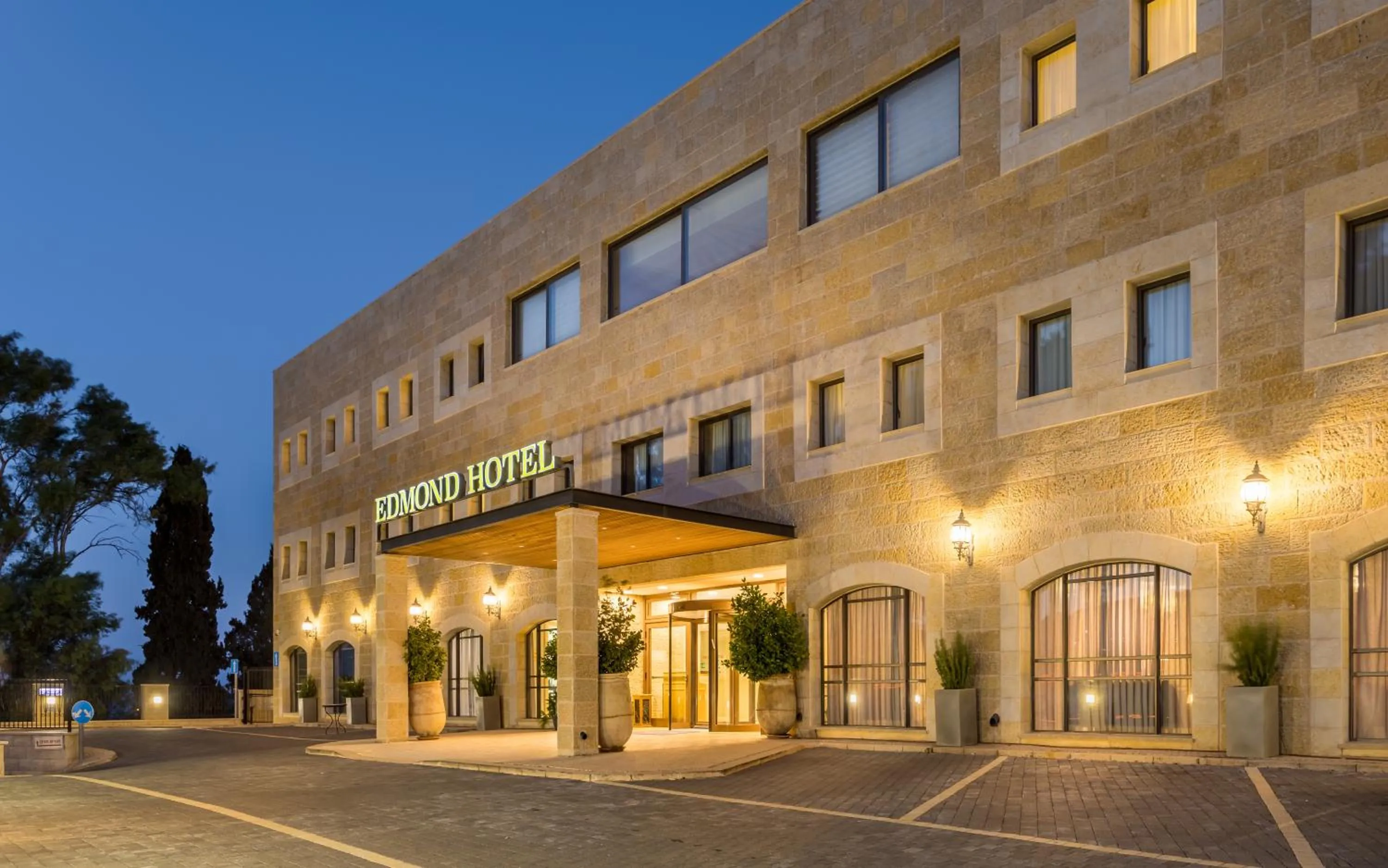 Property building in Edmond Luxury Hotel & Spa