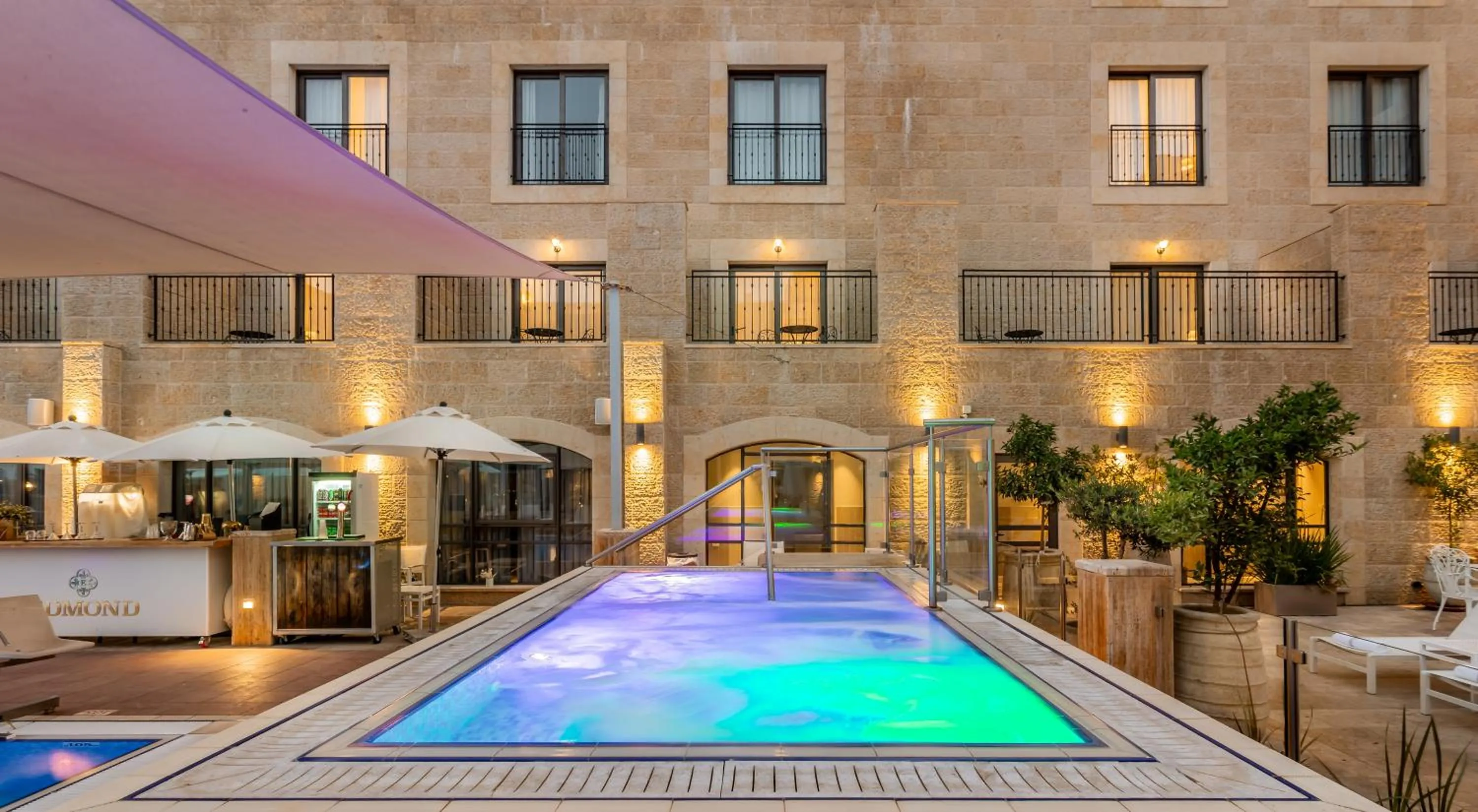 Hot Tub in Edmond Luxury Hotel & Spa