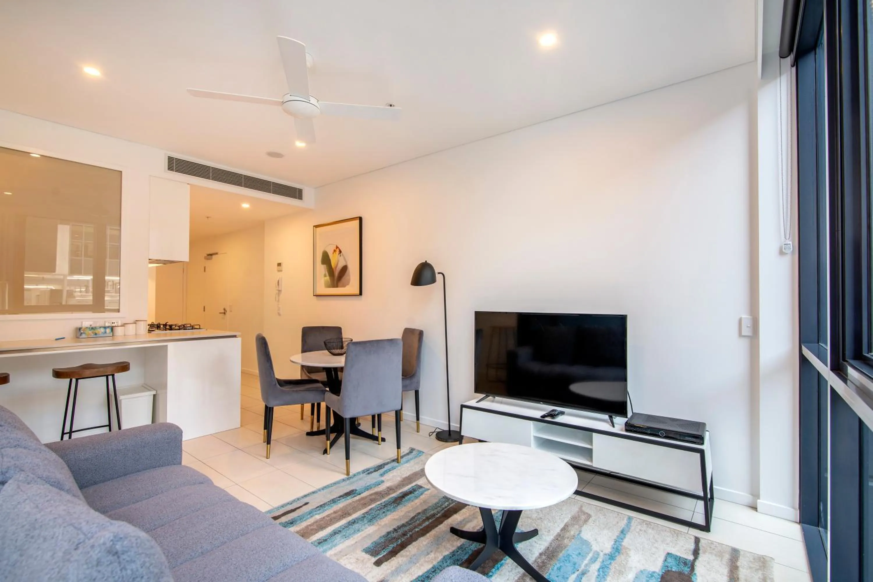 TV and multimedia in Hope Street Apartments by CLLIX