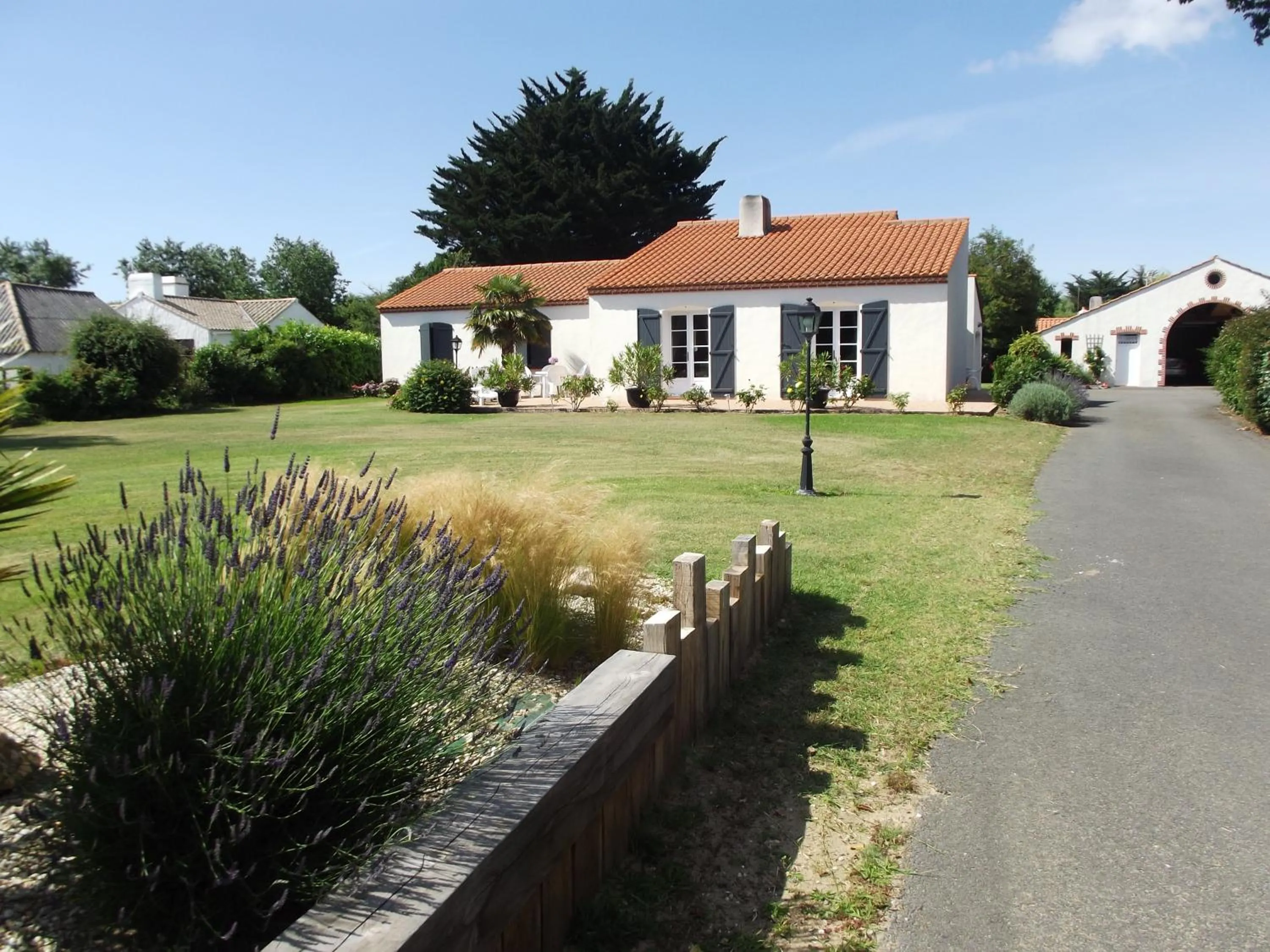 Facade/entrance in Entre Terre et Mer