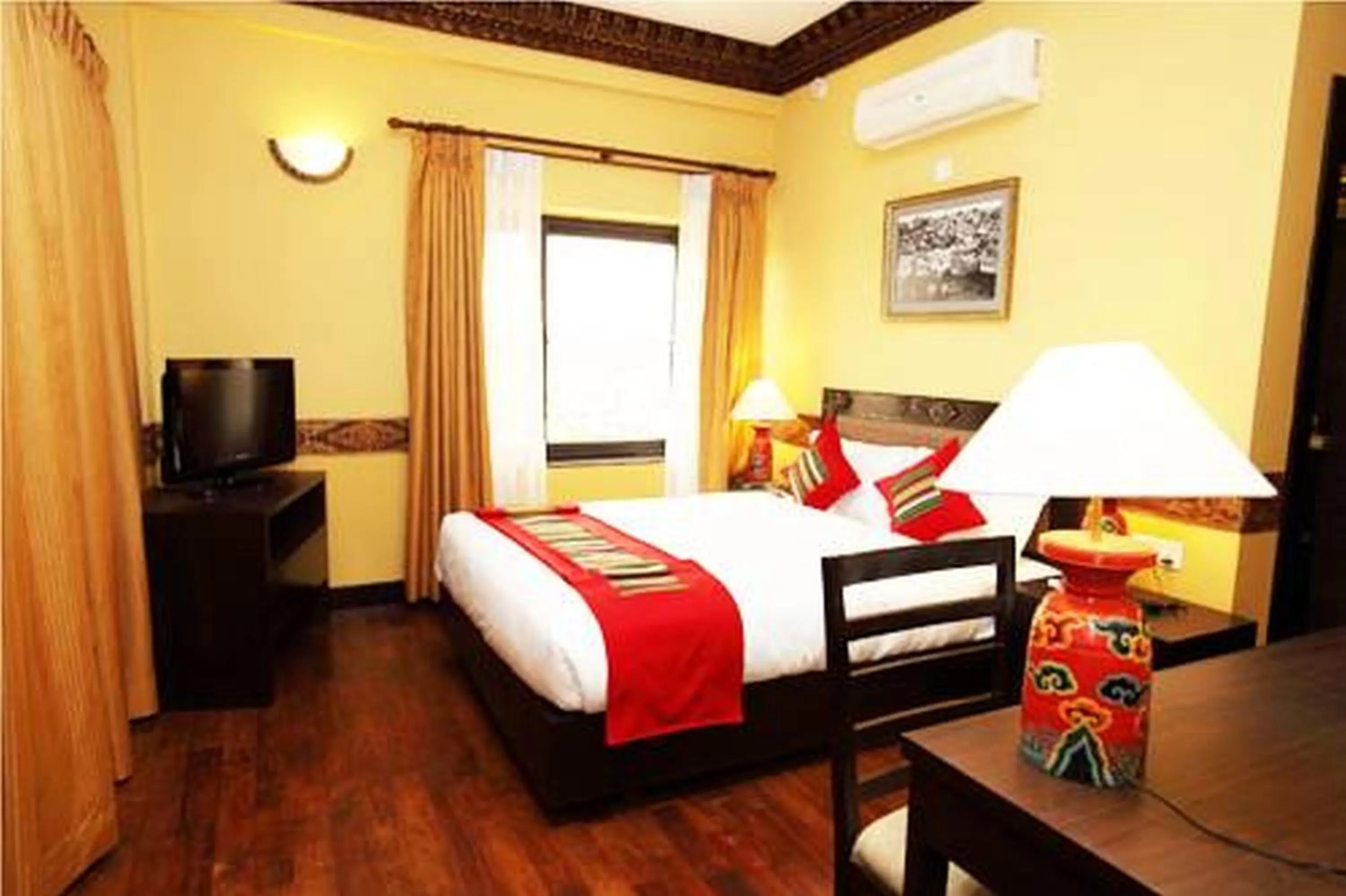 Photo of the whole room, Bed in Hotel Tibet International