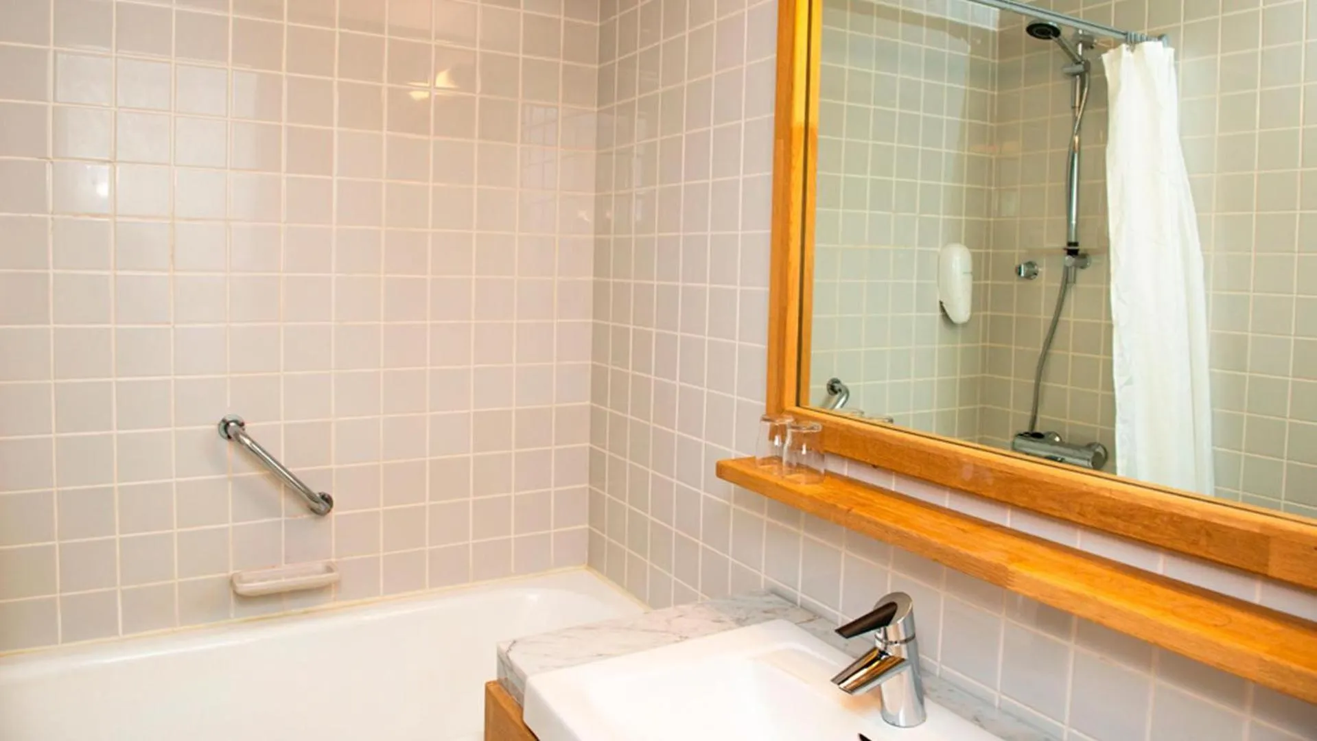 Shower in Ruissalo Spa Hotel