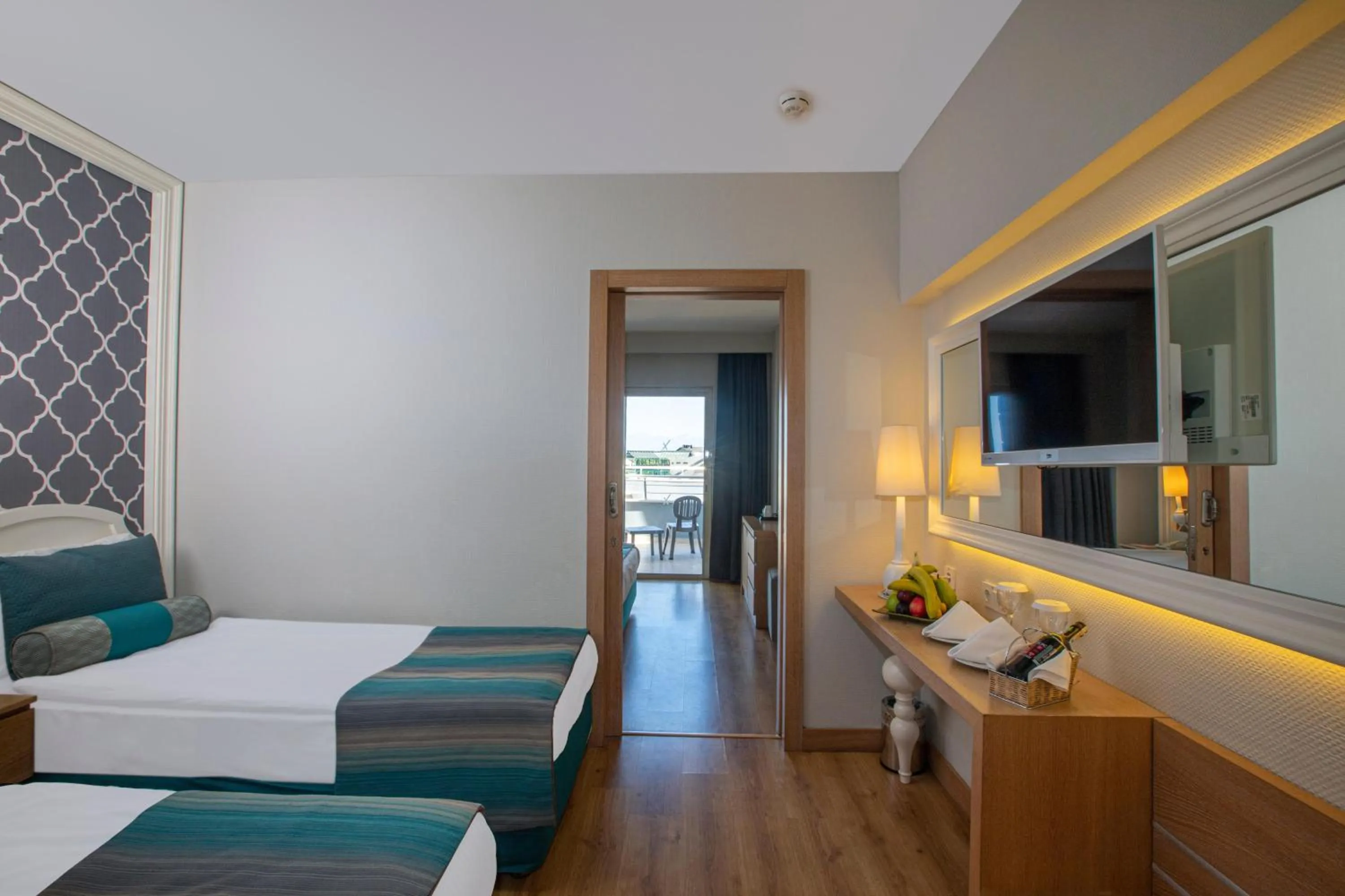 Photo of the whole room, Bed in Sherwood Exclusive Lara