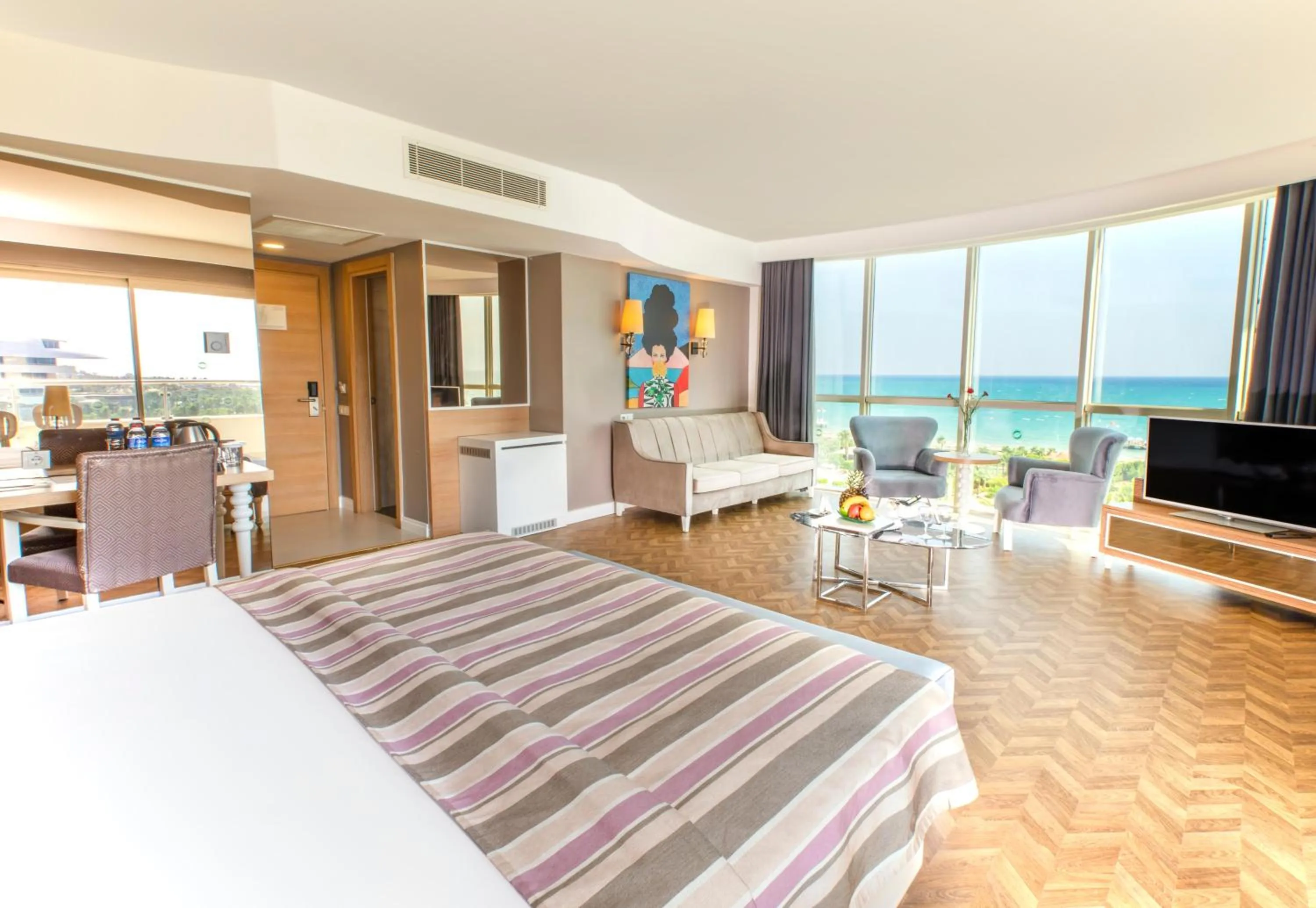 Photo of the whole room, Bed in Sherwood Exclusive Lara