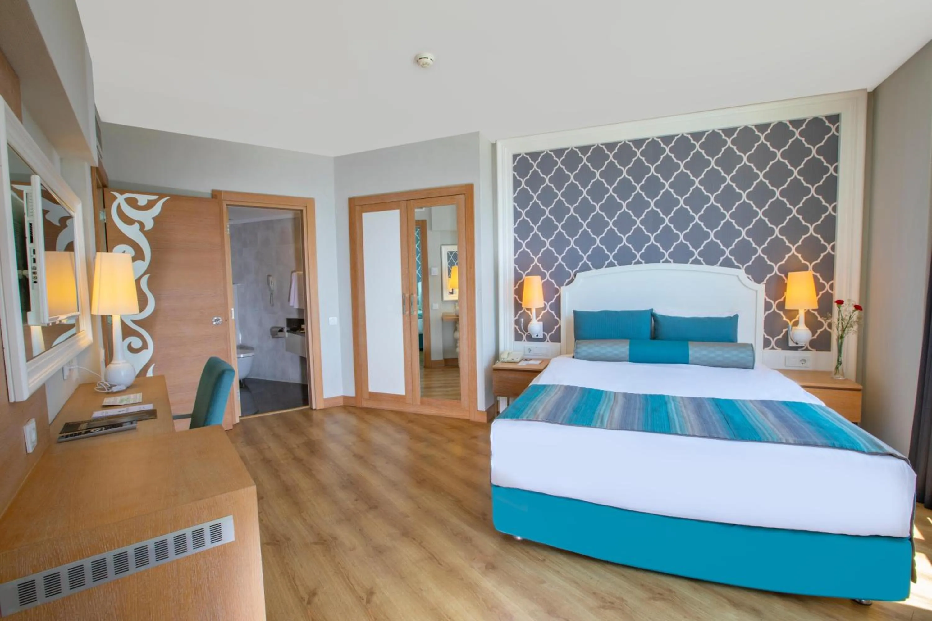 Photo of the whole room, Bed in Sherwood Exclusive Lara