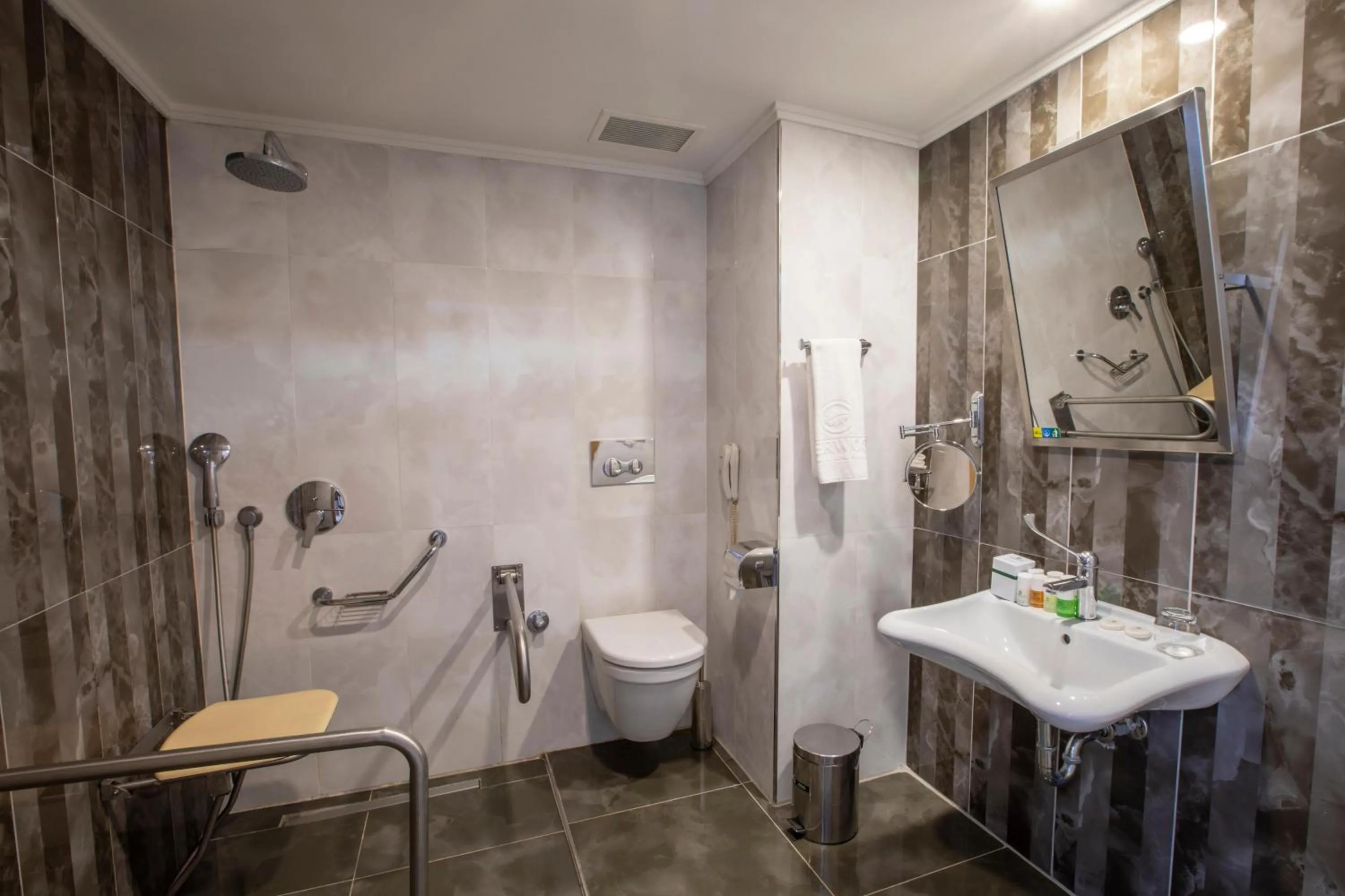 Bathroom in Sherwood Exclusive Lara