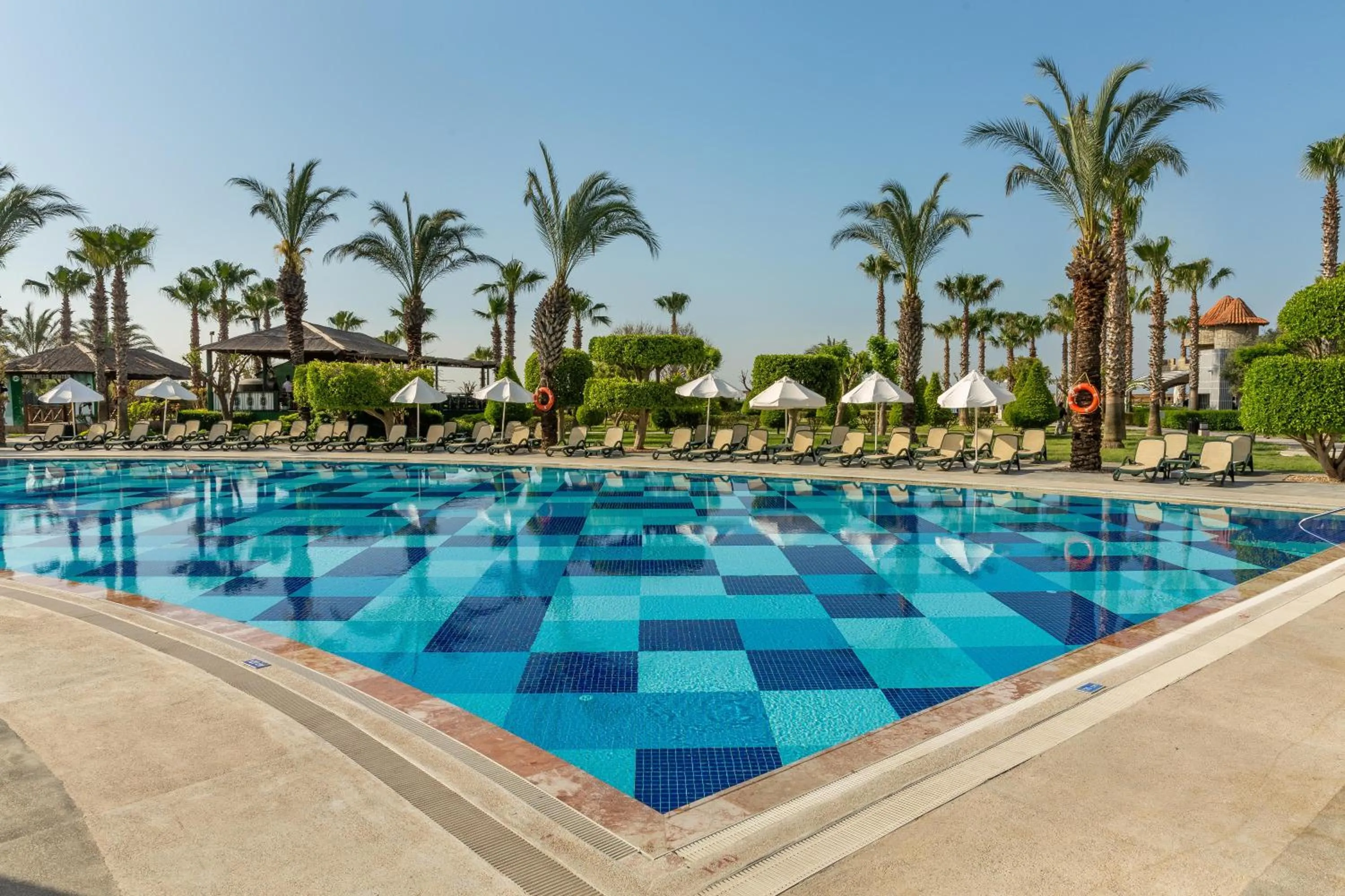 Swimming pool in Sherwood Exclusive Lara