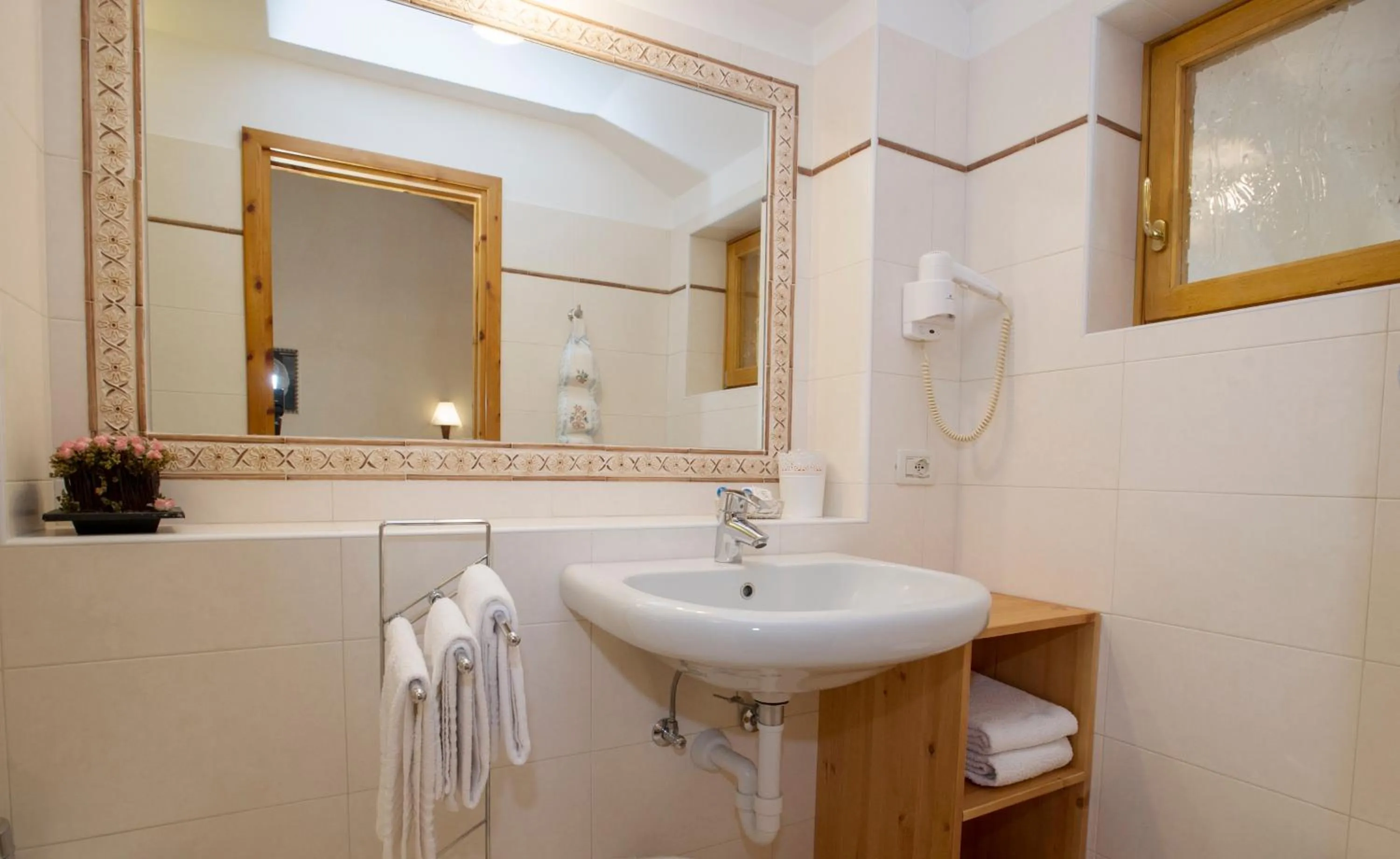 Bathroom in Hotel Silene Parking and Garage