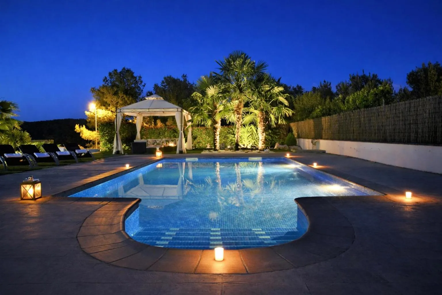 Villa Sitges La Calma 10 minutes drive Sitges 2 minutes walk Garraf Park AC