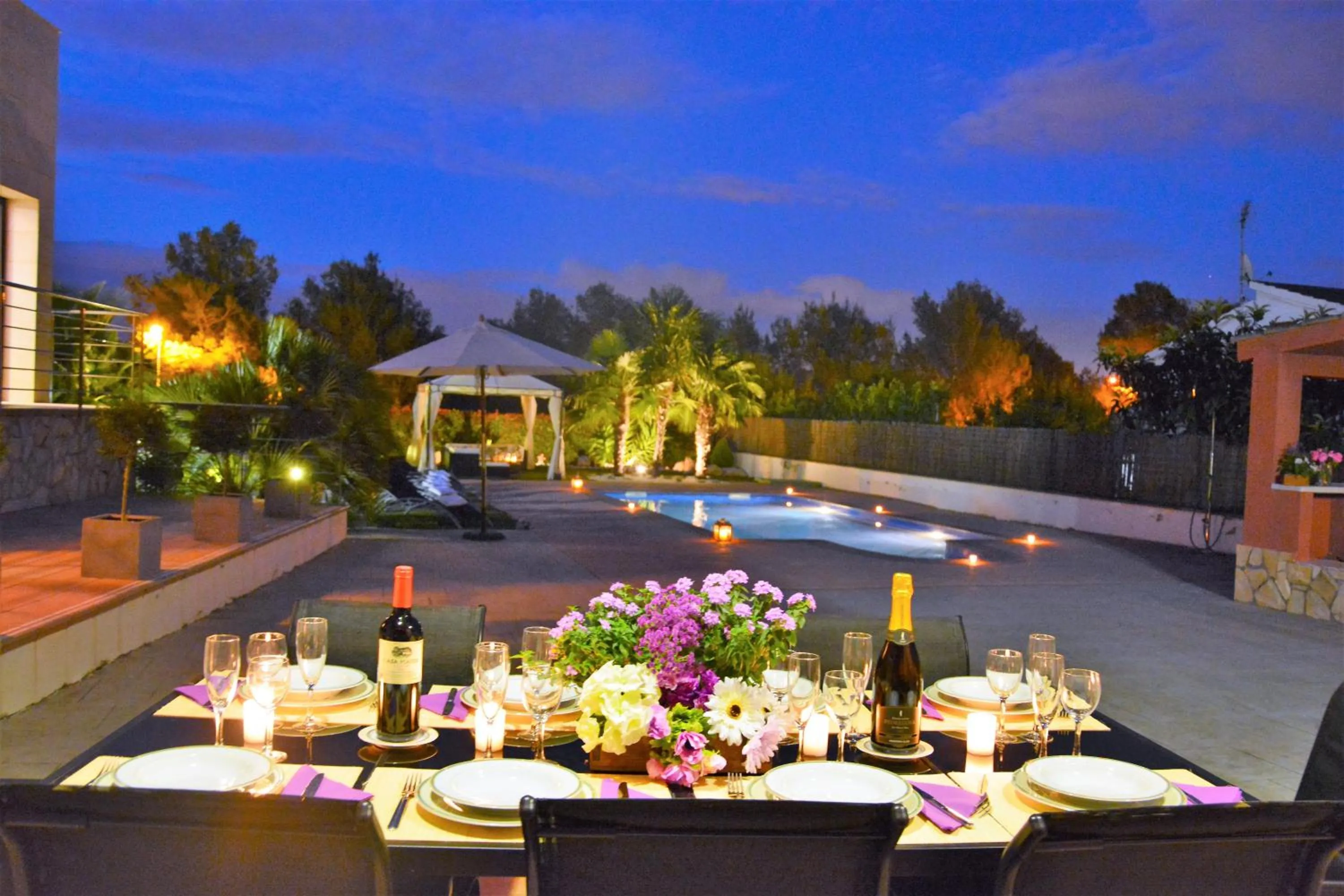 Garden in Villa Sitges La Calma 10 minutes drive Sitges 2 minutes walk Garraf Park AC