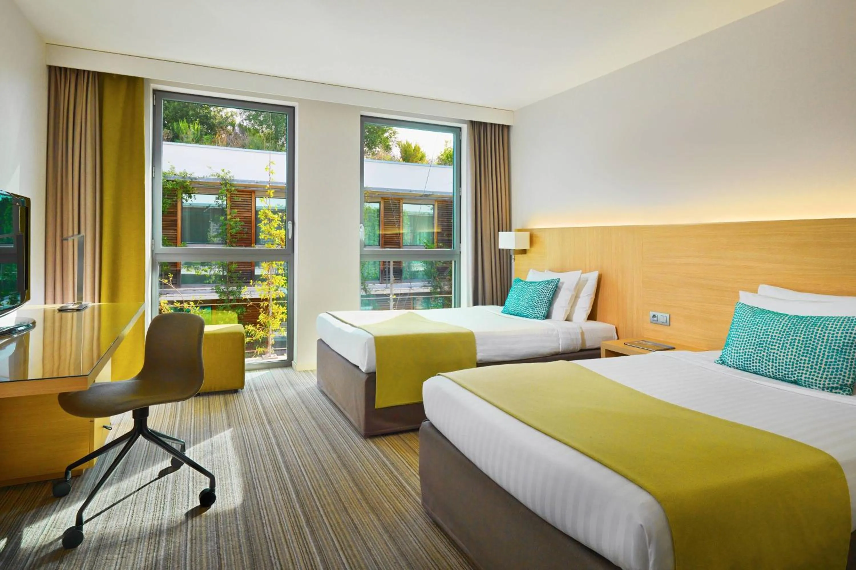 Photo of the whole room, Bed in Courtyard by Marriott Montpellier