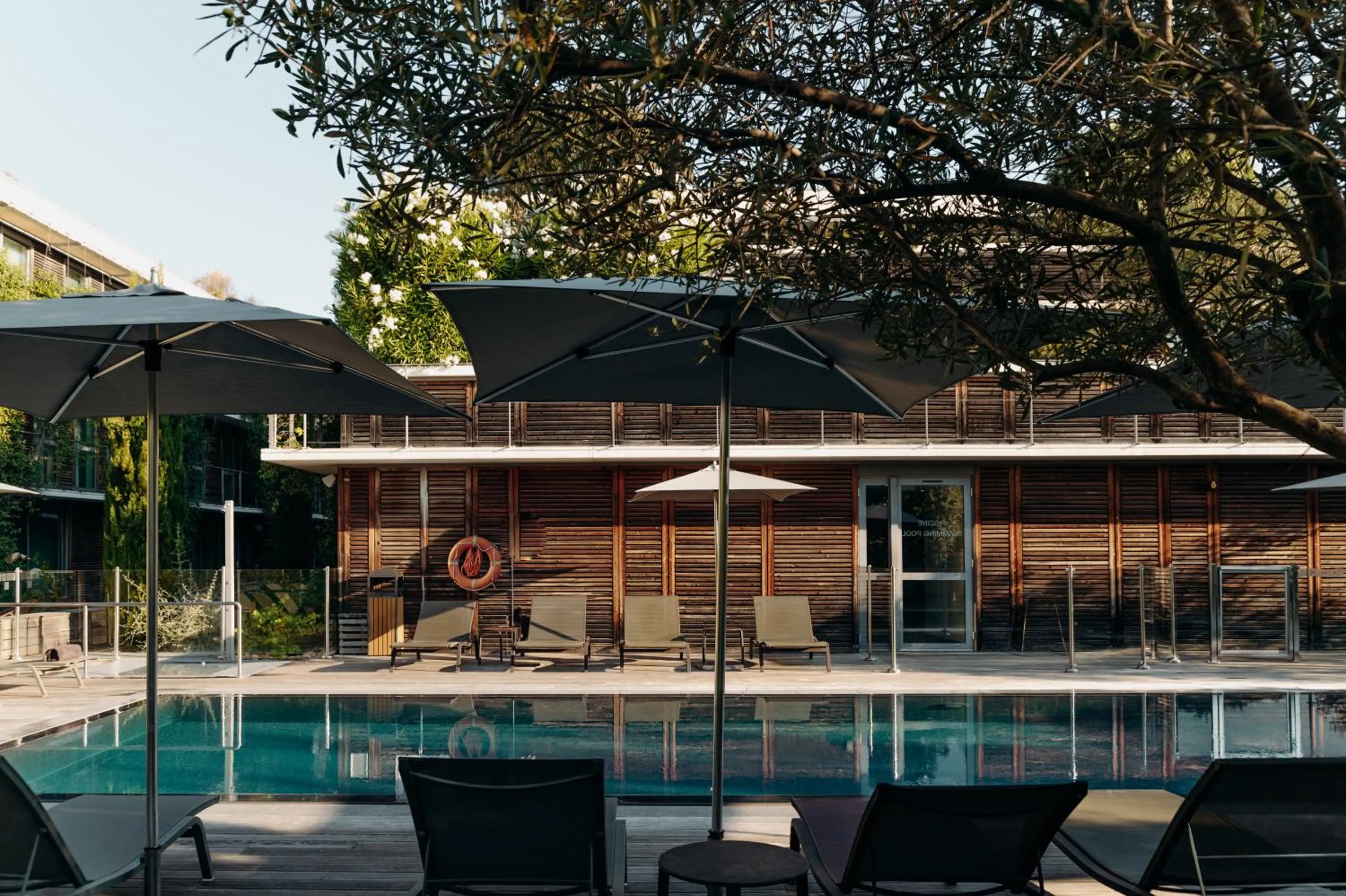 Swimming pool in Courtyard by Marriott Montpellier