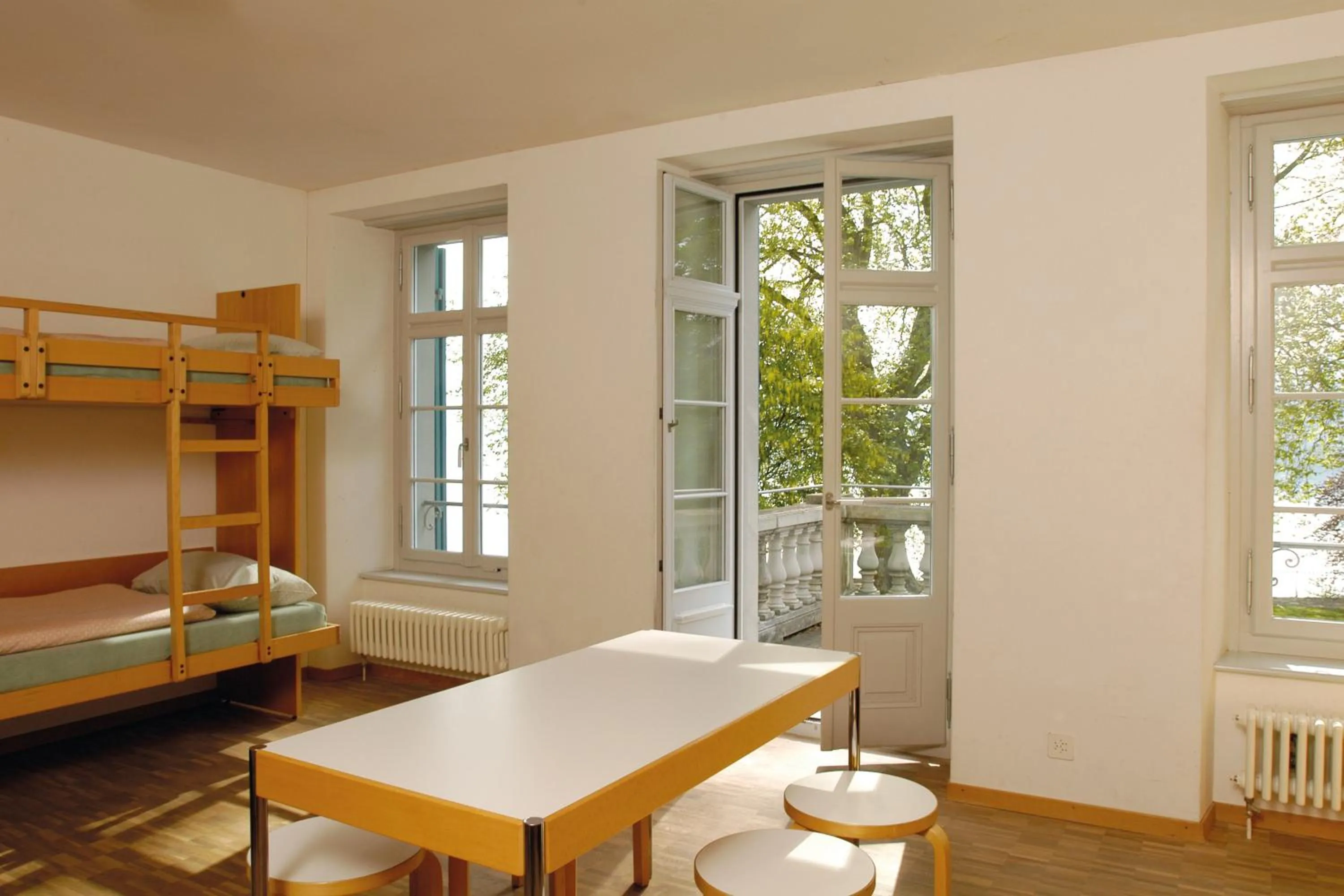 Photo of the whole room, Bed in Richterswil Youth Hostel