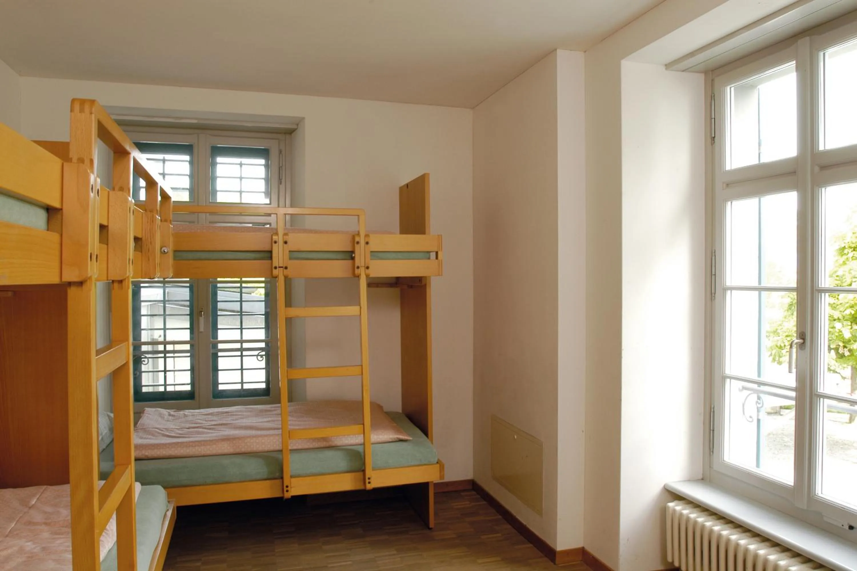 Photo of the whole room, Bed in Richterswil Youth Hostel