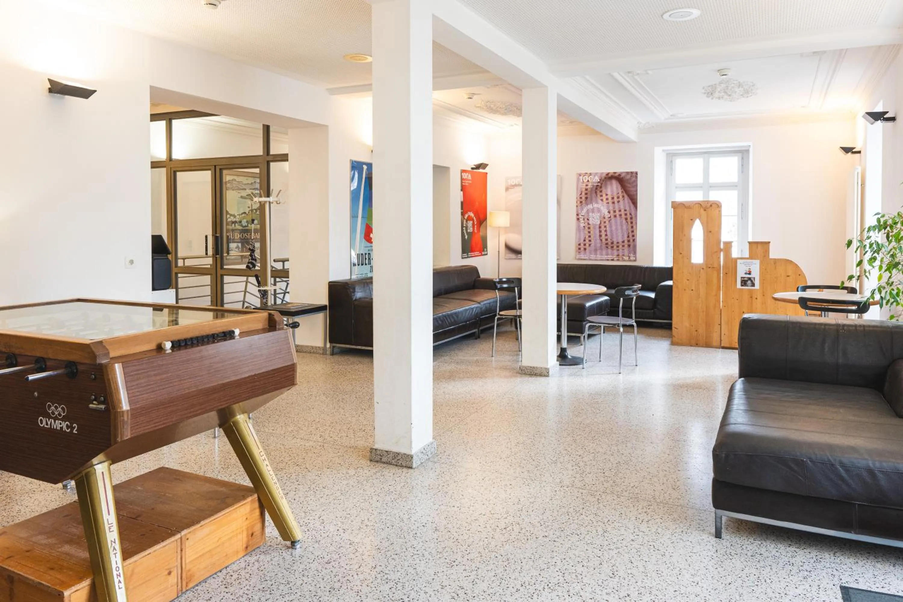 Communal lounge/ TV room in Richterswil Youth Hostel