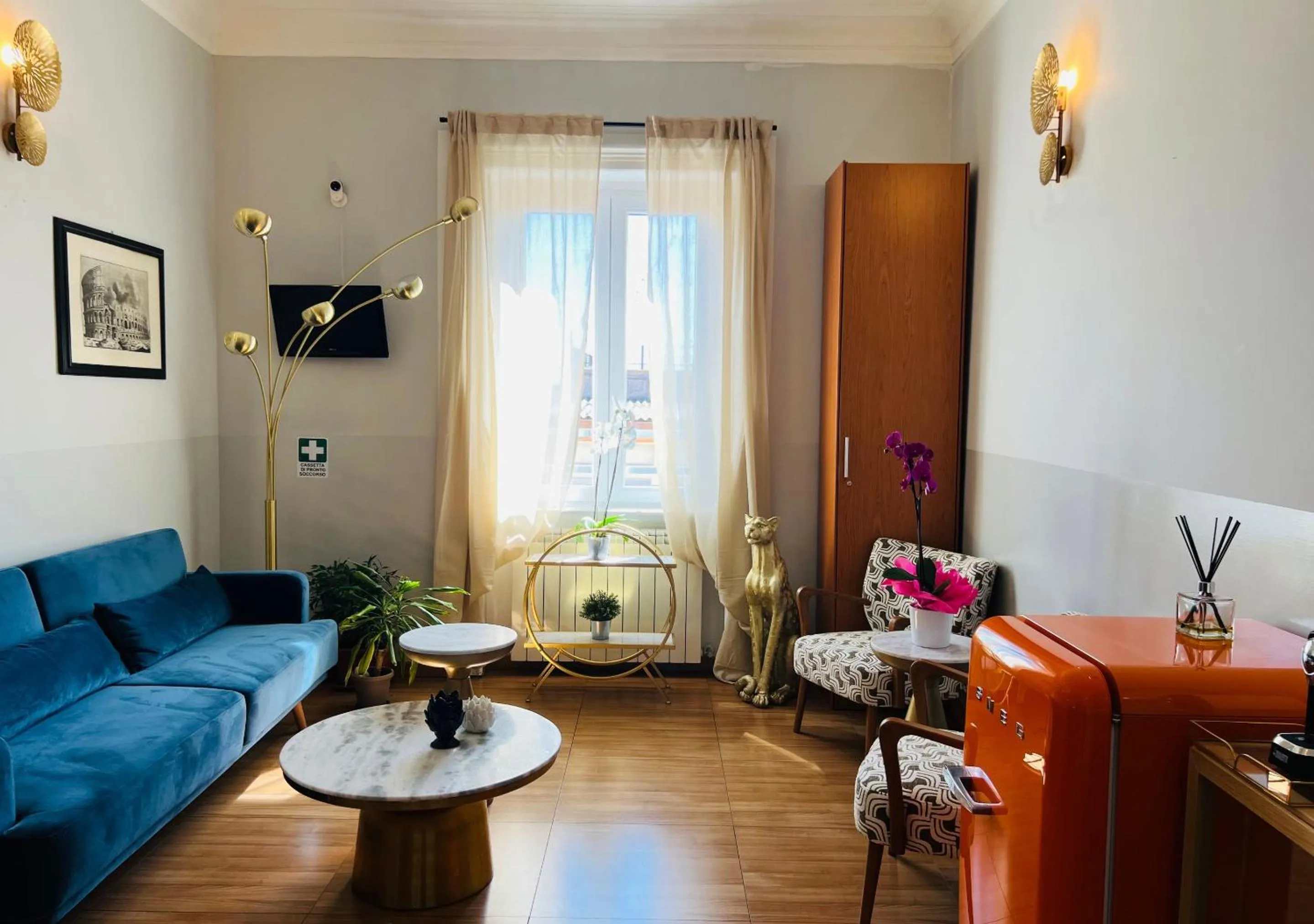 Living room in Bon Ton Design Rooms by DOT Suites