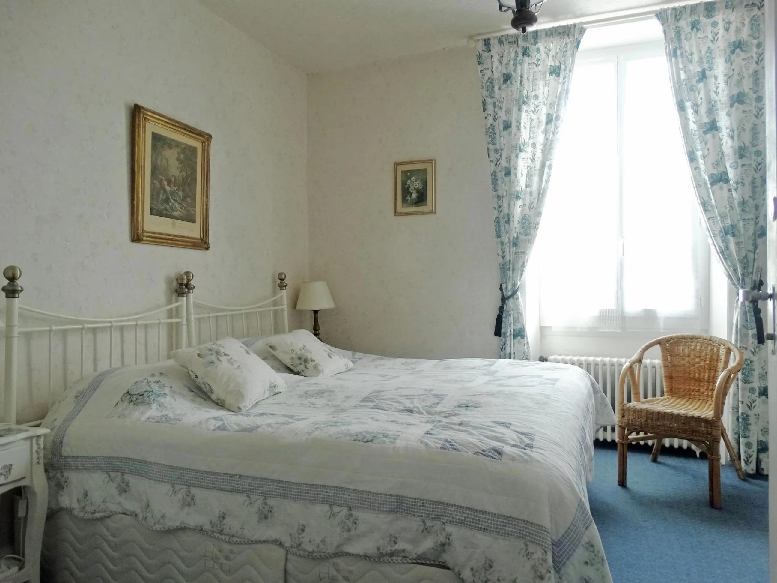 Bed in Maison de Fortitude Chambres d'hotes