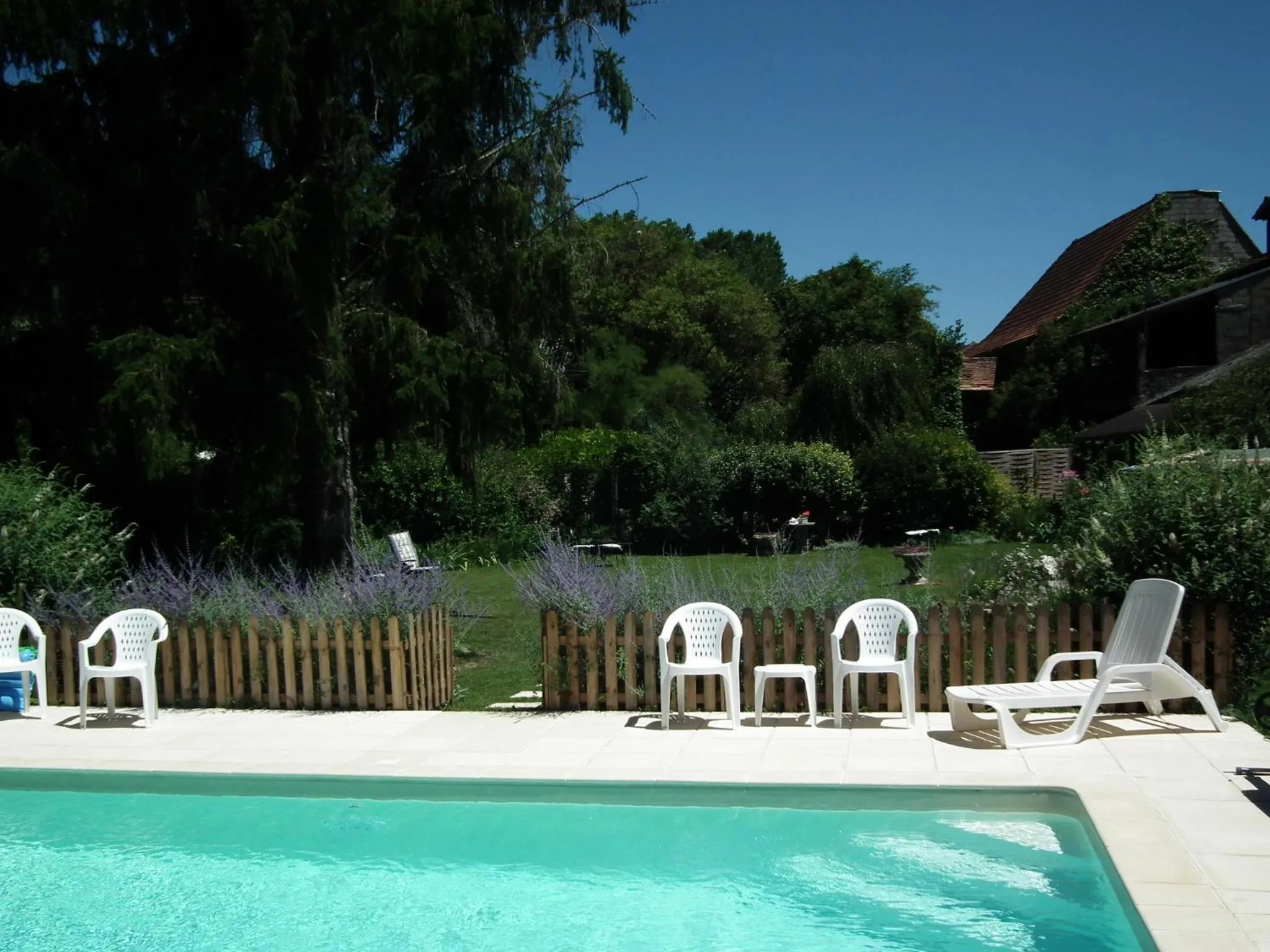 Swimming pool in Maison de Fortitude Chambres d'hotes